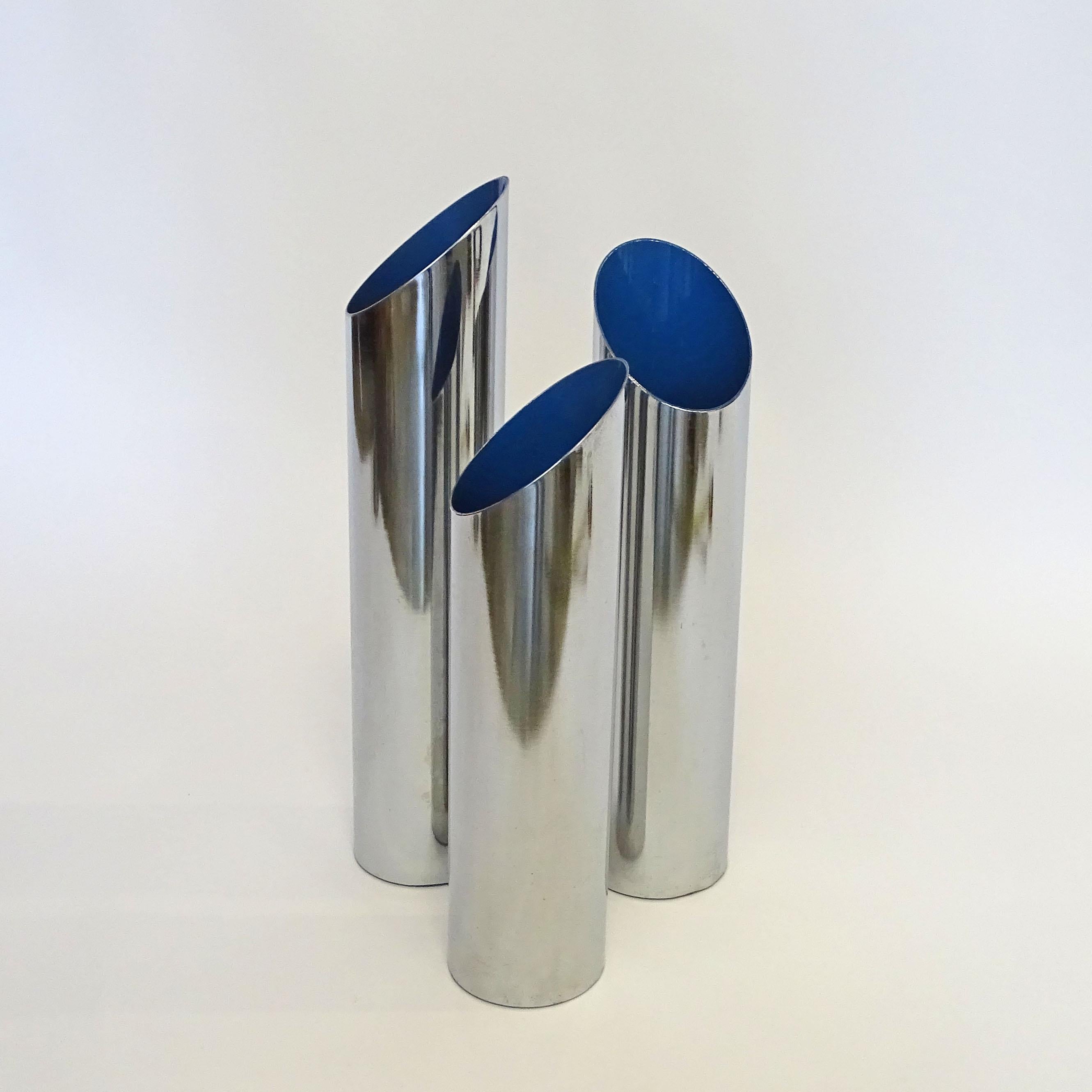 Mid-Century Modern Italian 1950s Three diagonally cut umbrella stand in Chrome and Electric Blue For Sale