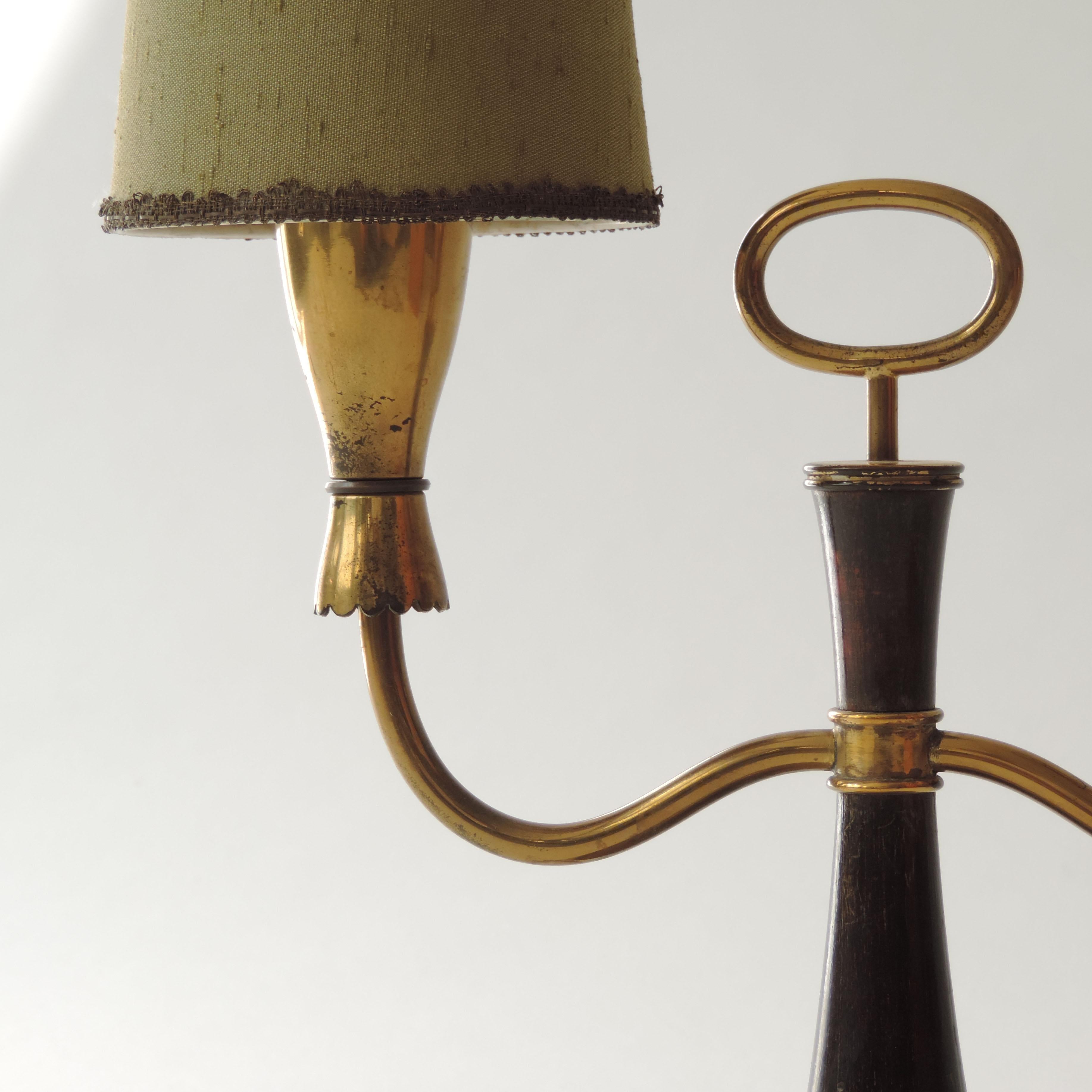 Italian 1950s Two Light Table Lamp in Wood and Brass  In Good Condition In Milan, IT