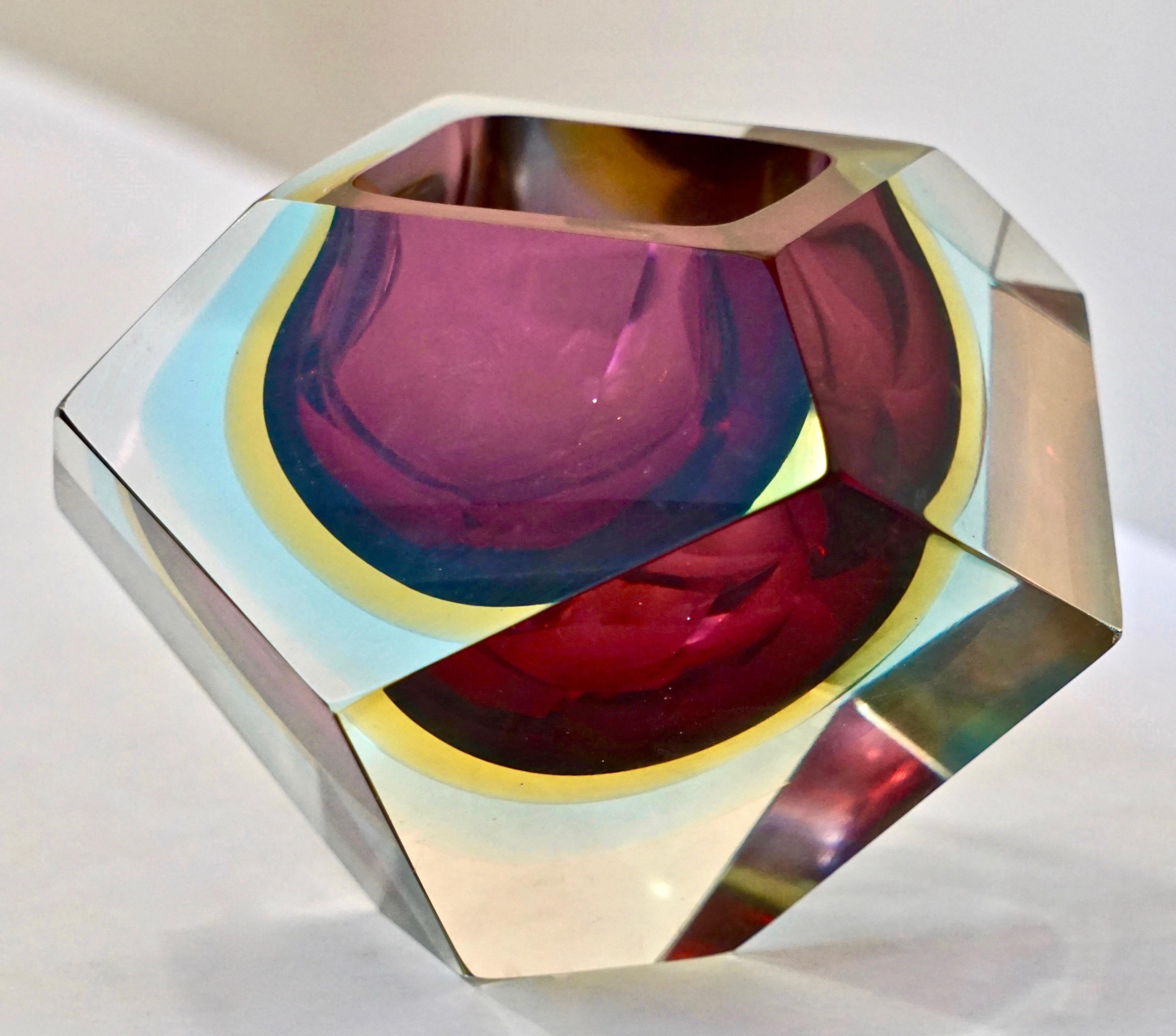 1950s Italian diamond faceted Art Glass catchall or paperweight in hand-cut Murano Glass, a very decorative bowl or ashtray with a diamond multifaceted exterior which catches the light like a prism. This precious piece has a flat cut polished top