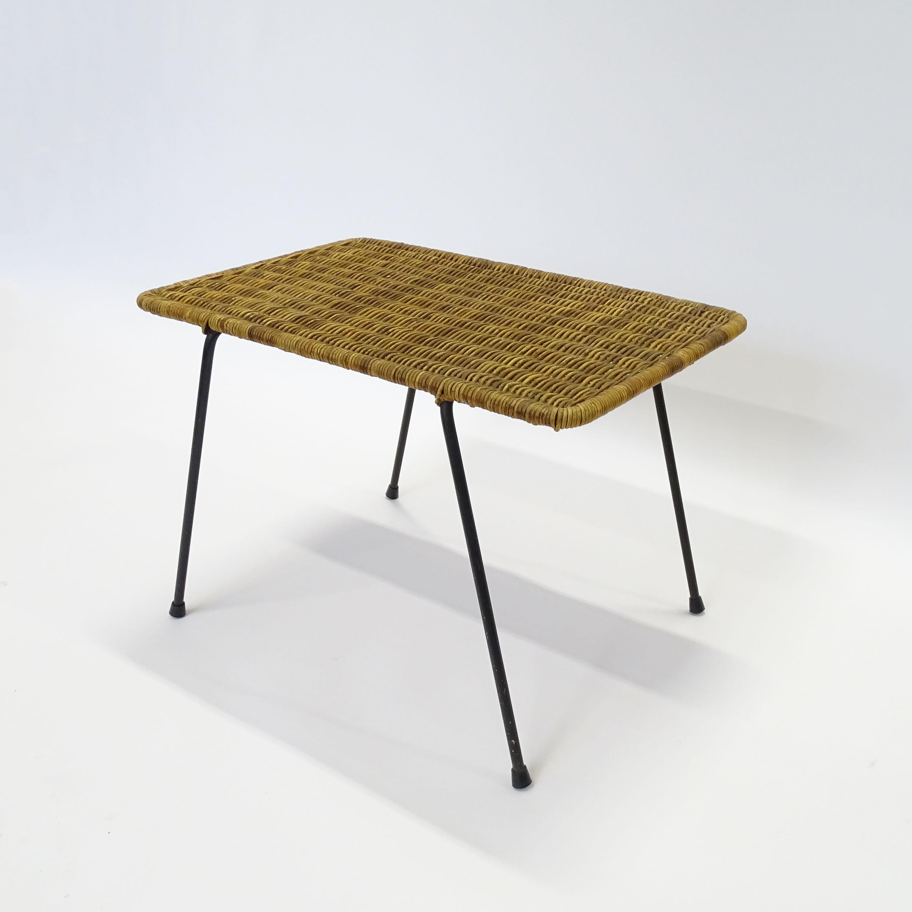 Mid-Century Modern Italian 1950s Wicker and Metal Coffee Table For Sale