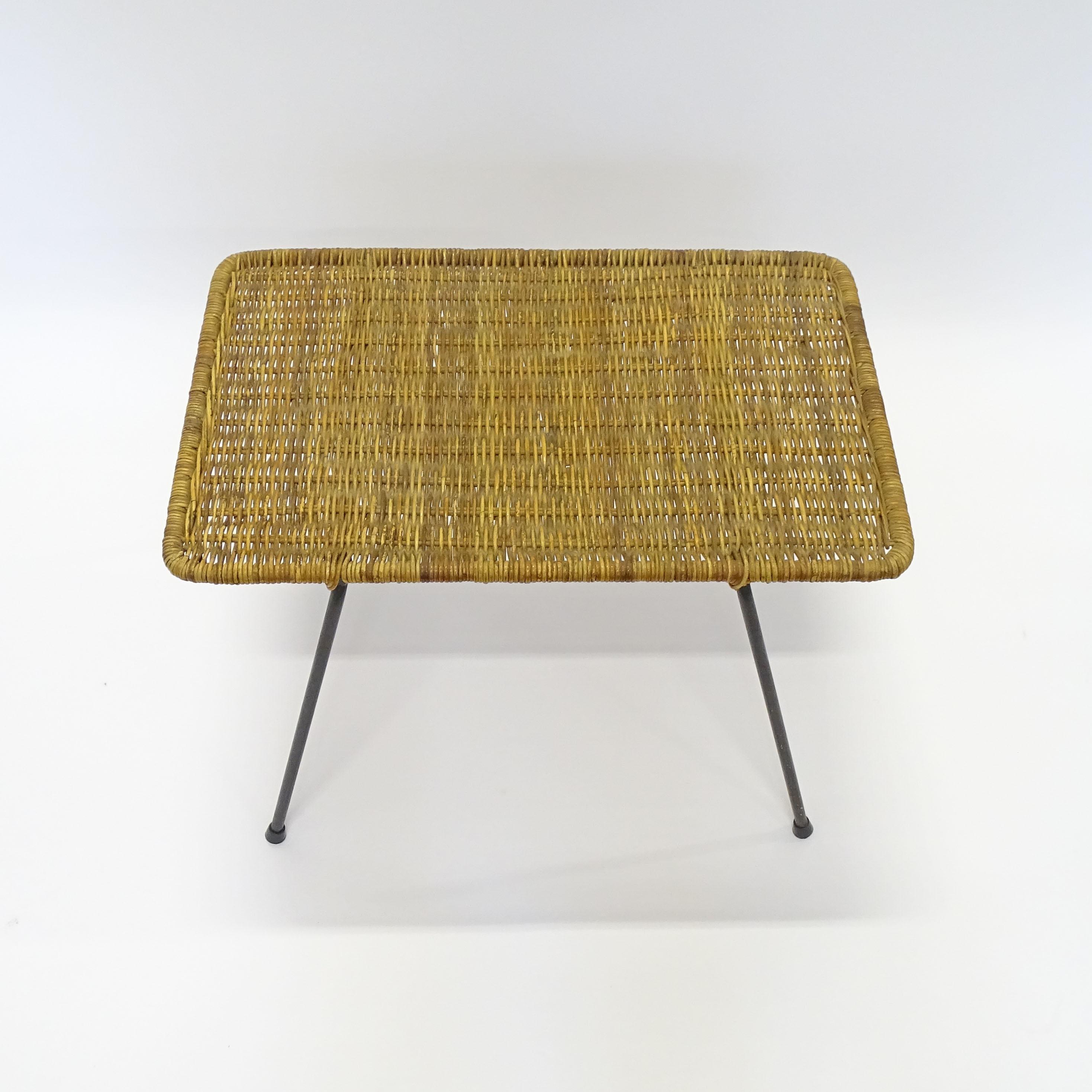 Italian 1950s Wicker and Metal Coffee Table In Good Condition For Sale In Milan, IT