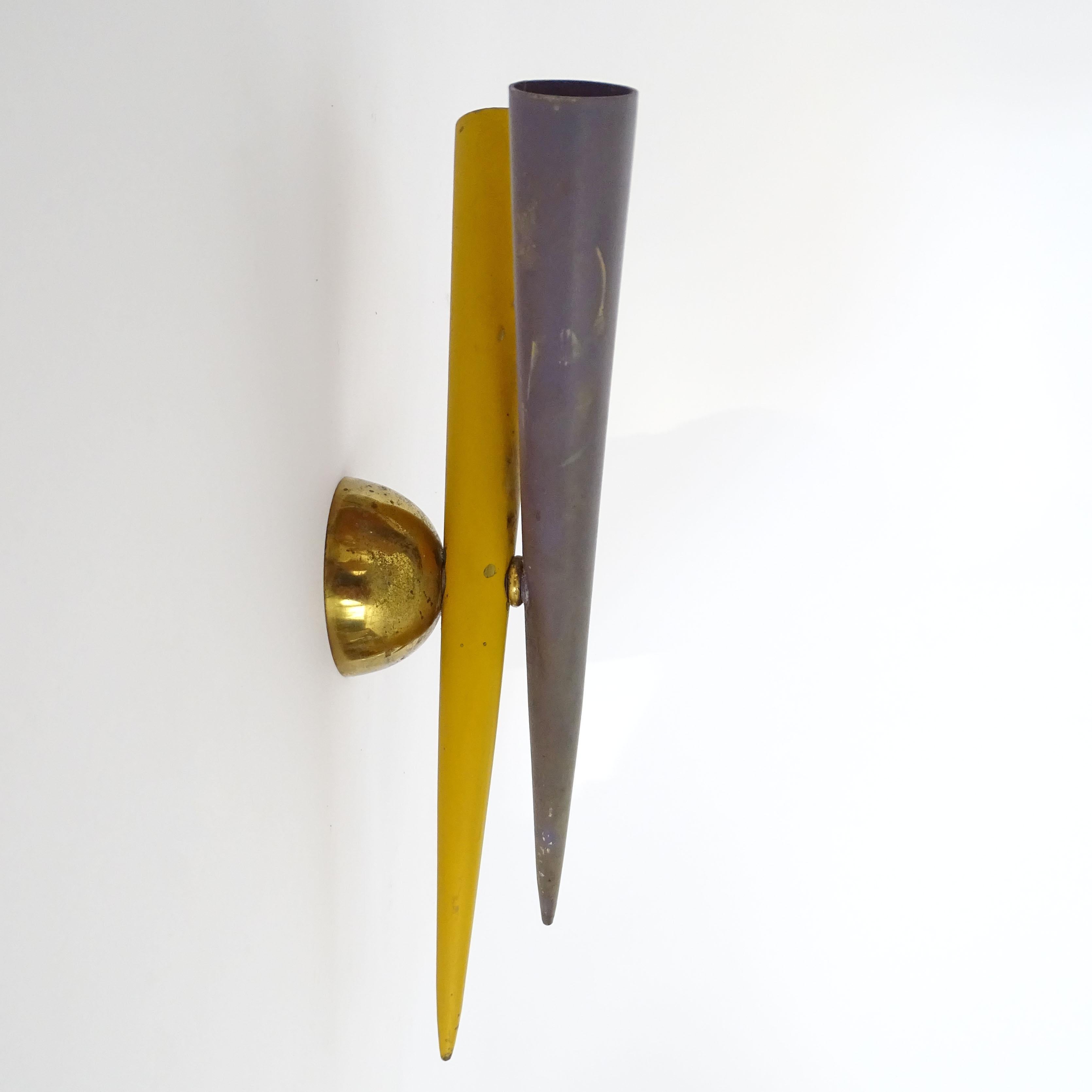 Metal Italian 1950s Yellow and Grey double cone wall sconce For Sale