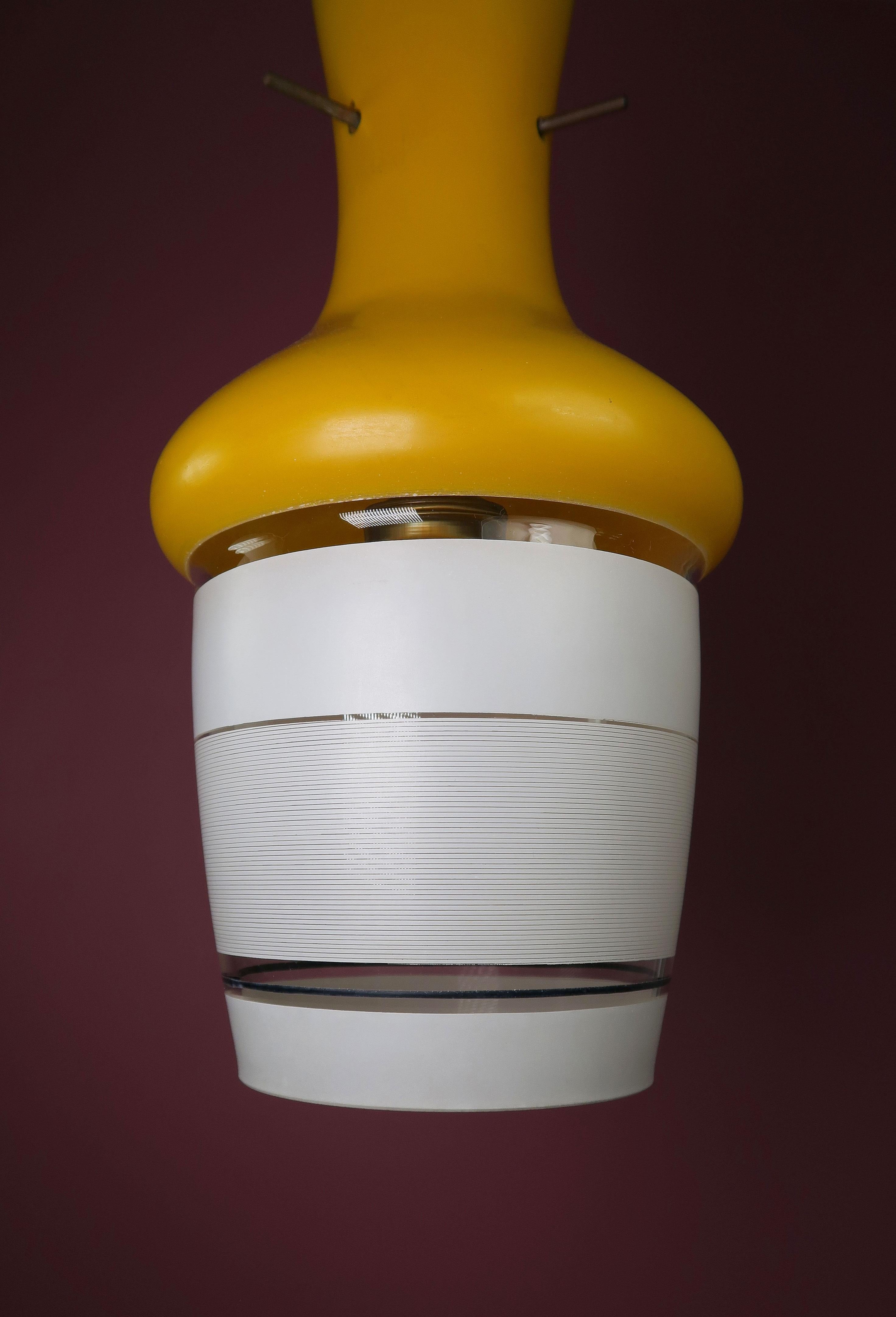 Italian 1950s Yellow, White Glass Pendant For Sale 4