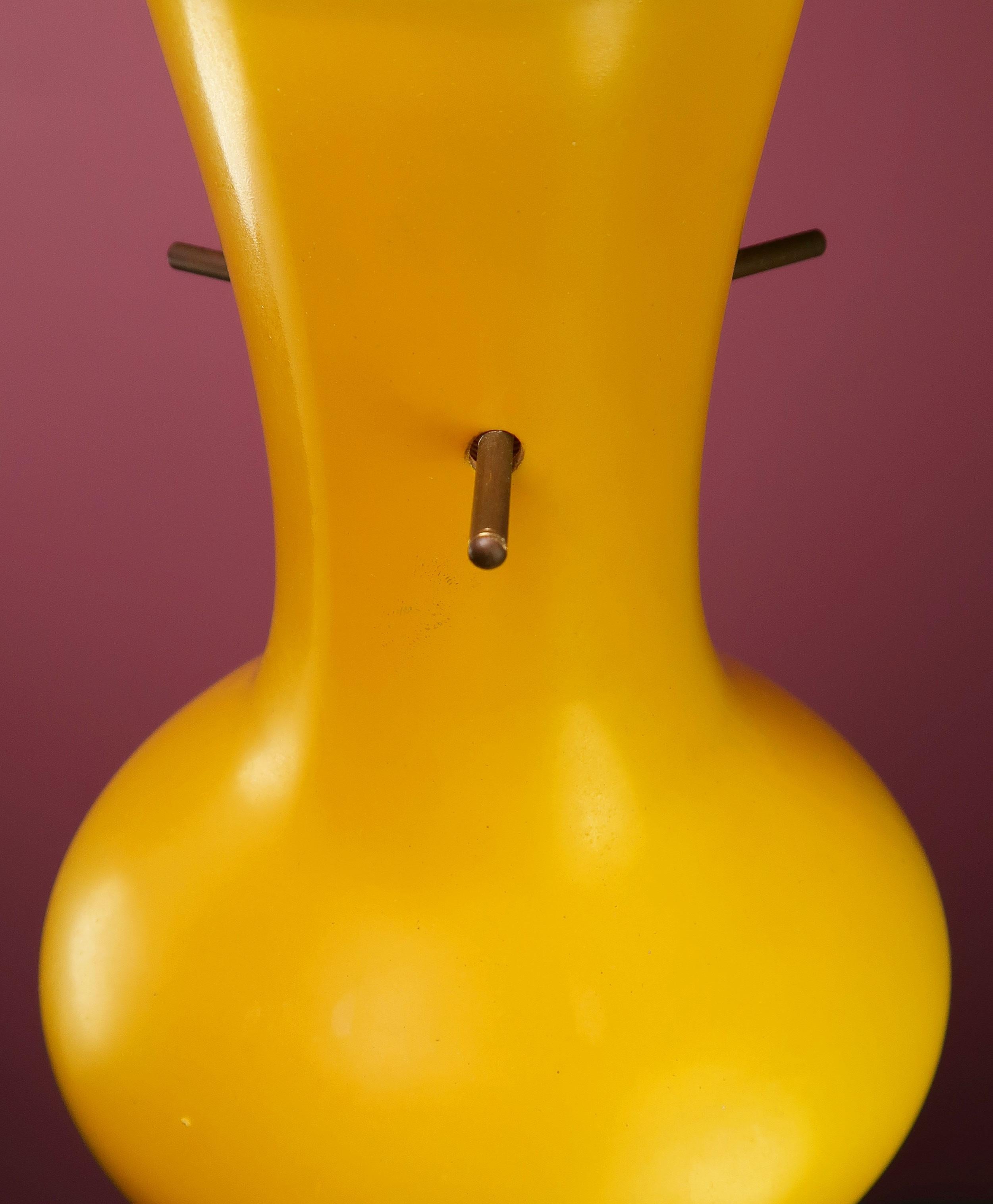 Italian 1950s Yellow, White Glass Pendant For Sale 2
