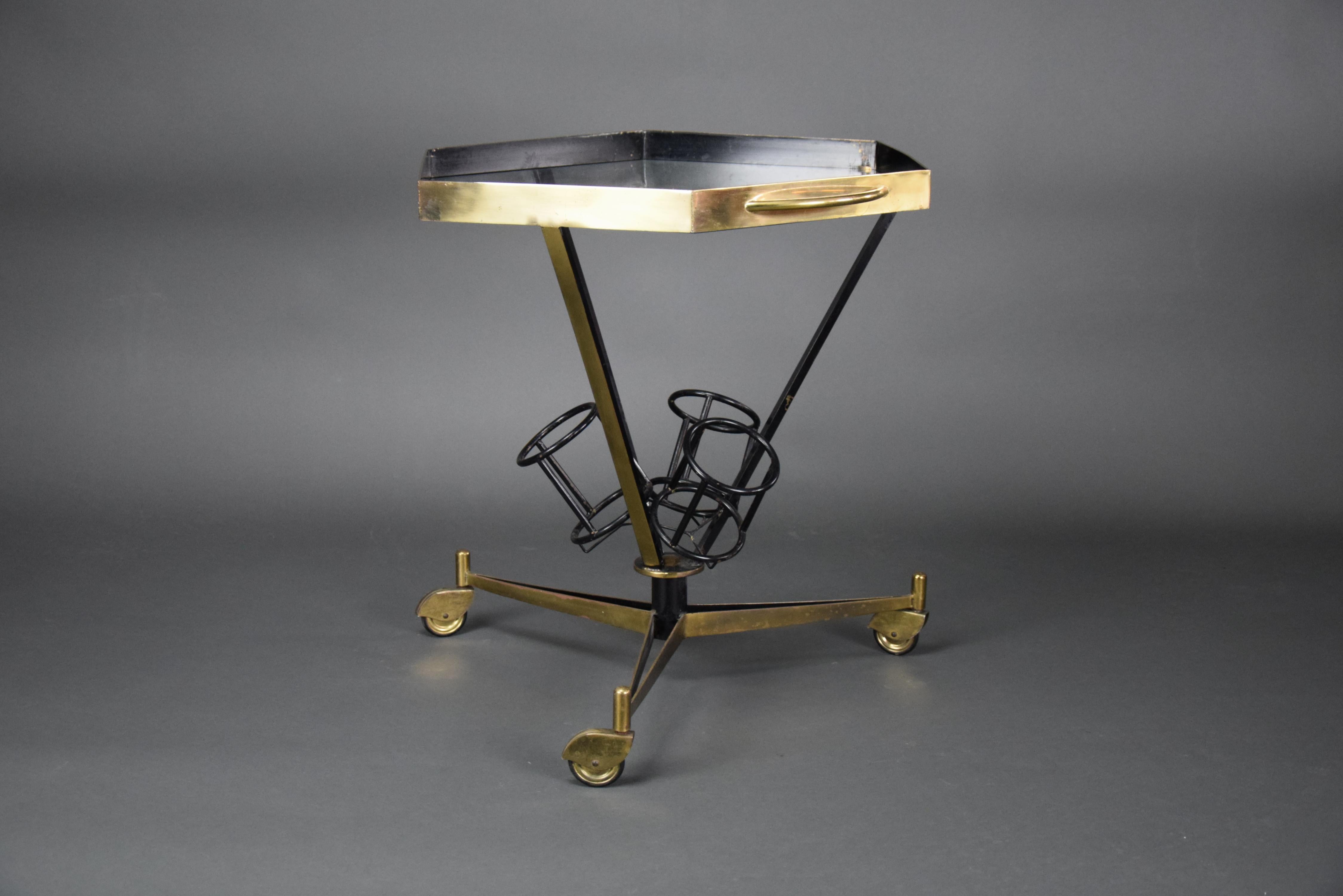 Mid-Century Modern Italian 1960 Brass and Glass Bar Trolley For Sale