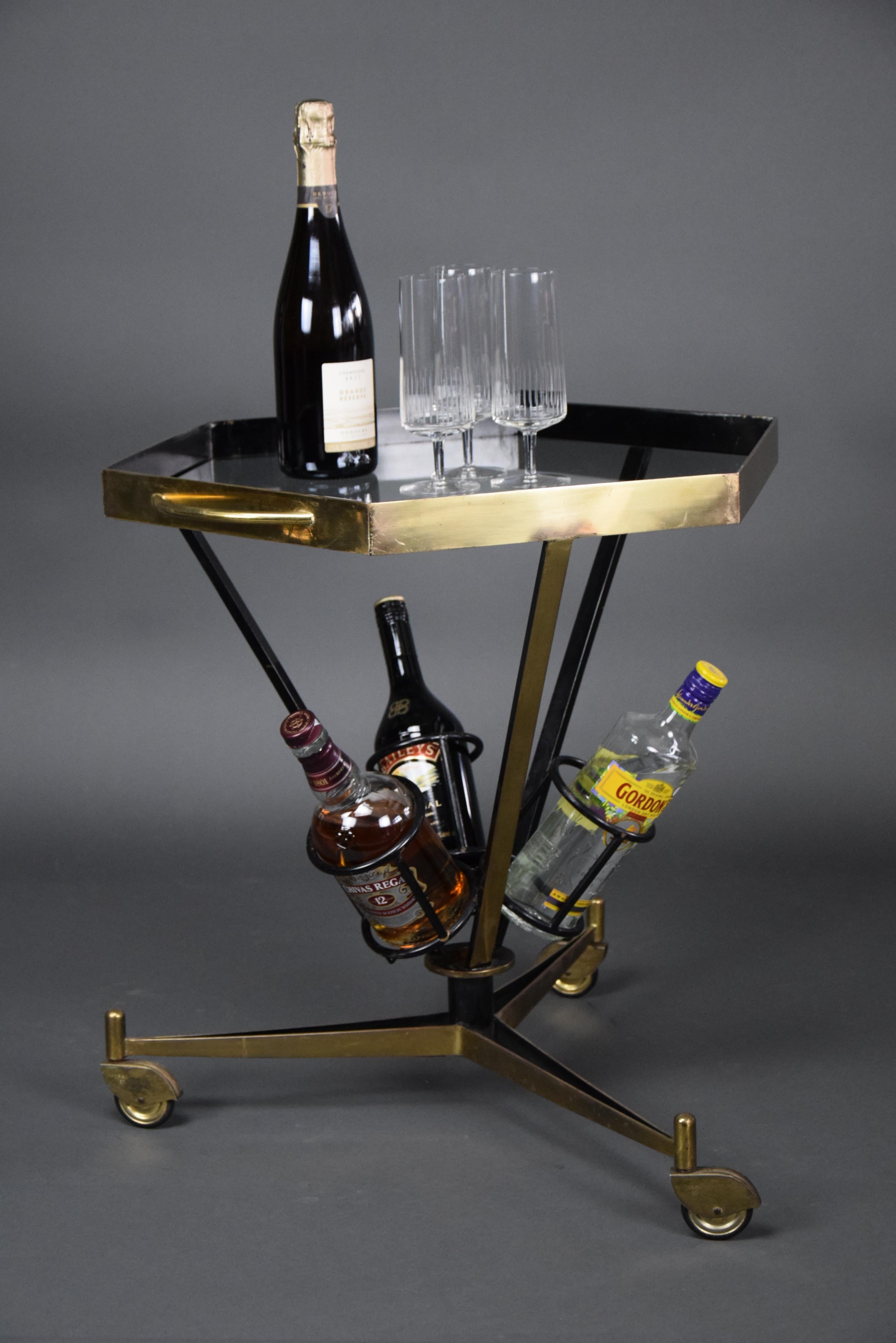 Mid-20th Century Italian 1960 Brass and Glass Bar Trolley For Sale