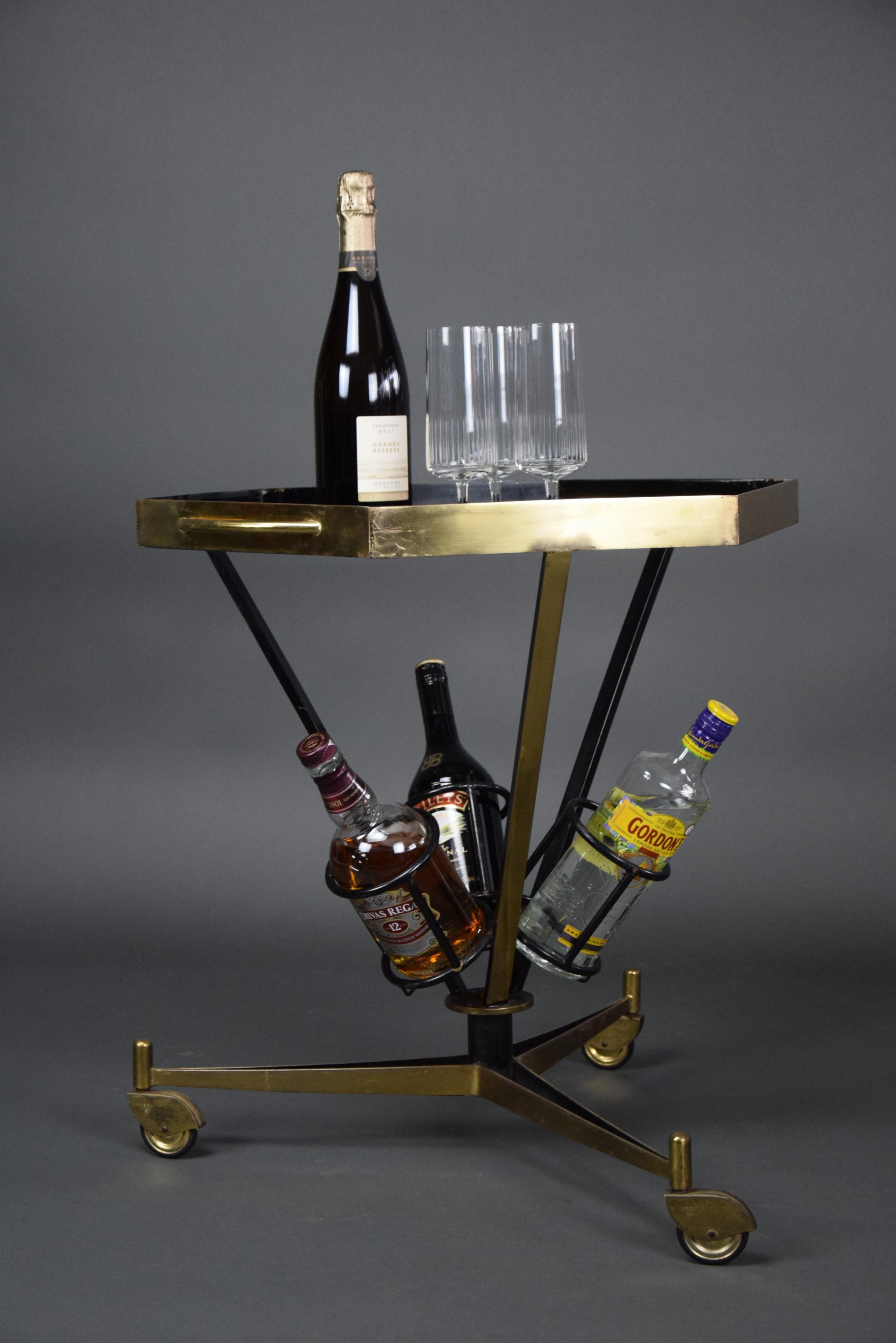 Italian 1960 Brass and Glass Bar Trolley For Sale 3