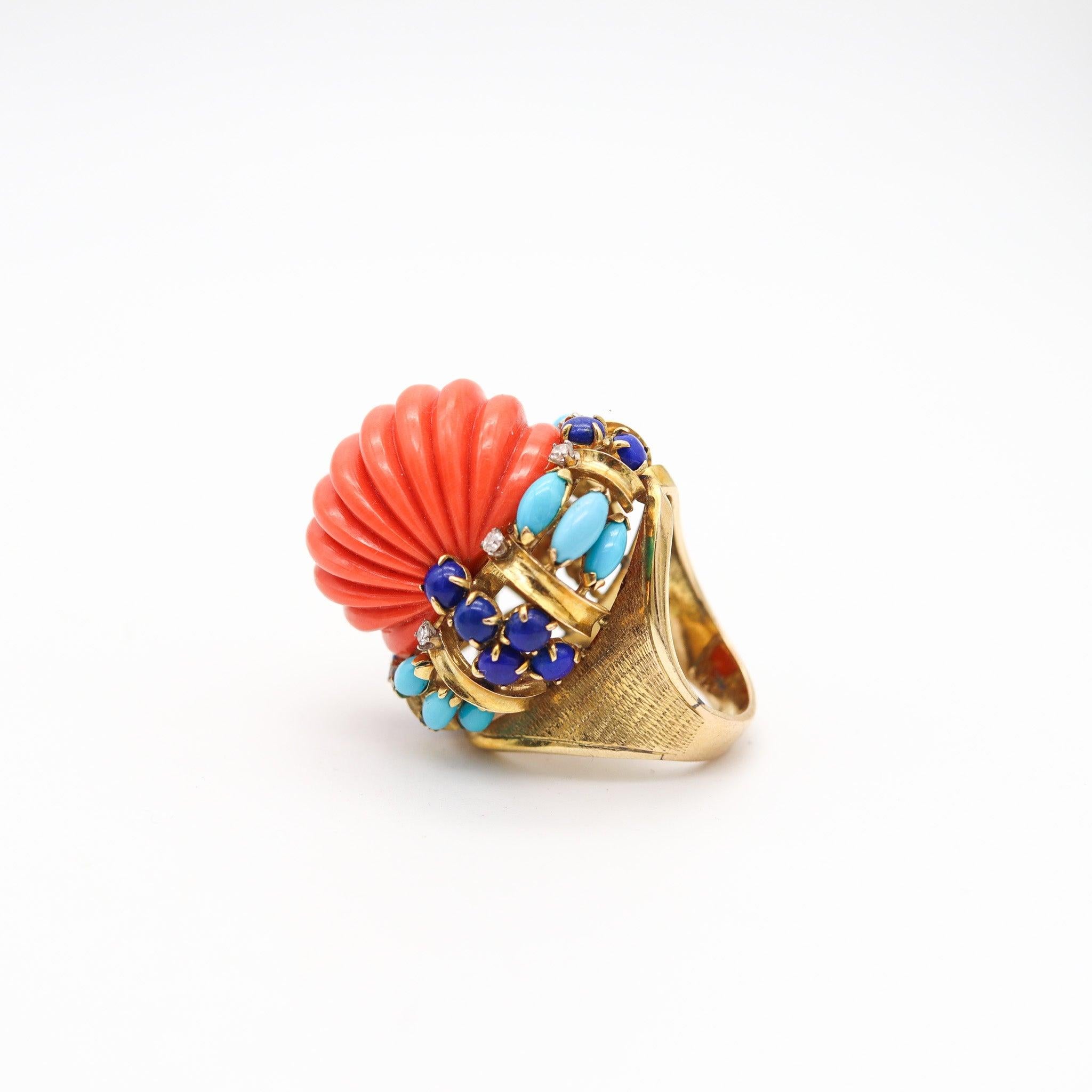 Cabochon ITALIANO 1960 Anello Cocktail a Grappolo in 14Kt con Corallo Lapis Turchese e Diamanti in vendita
