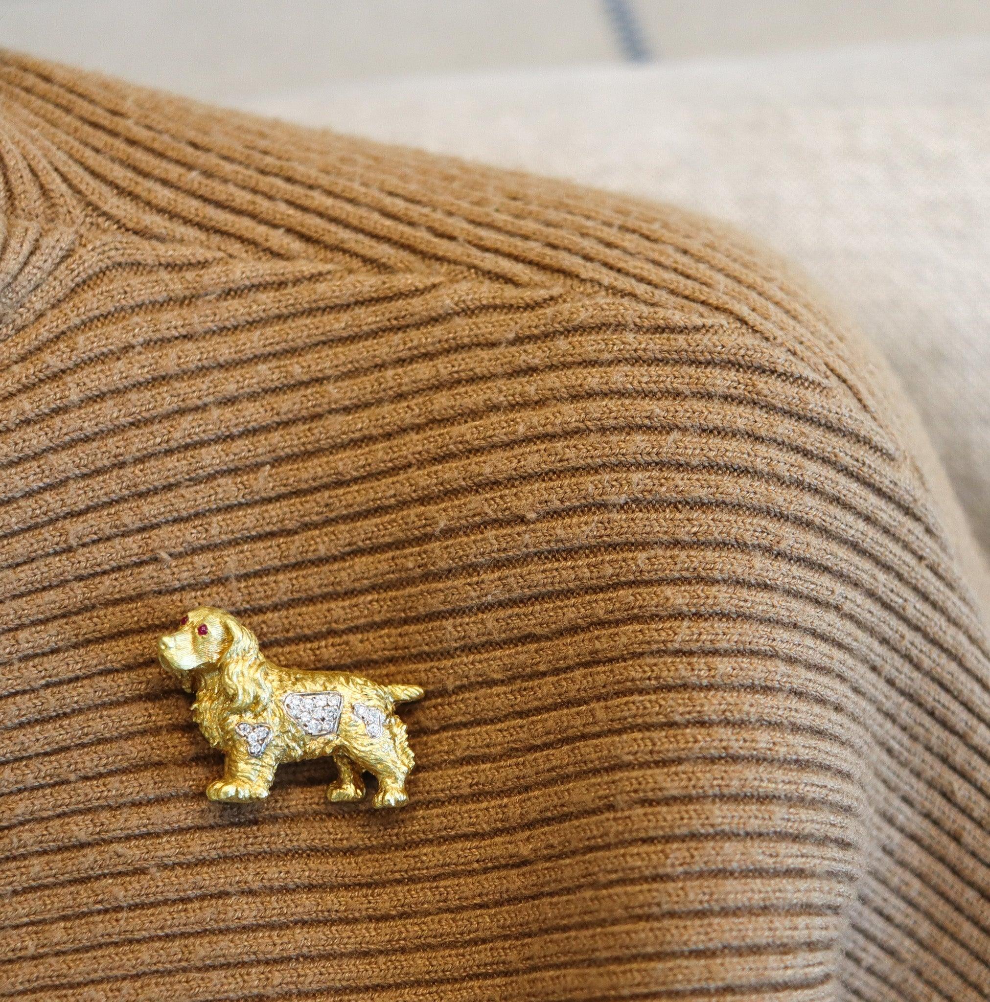 An Italian modernist dog brooch.

This is a beautiful brooch of a standing dog, created in Italy during the modernist period, back in the 1960. The brooch has been crafted with substantial weight in solid rich yellow gold of 18 karats with brushed,
