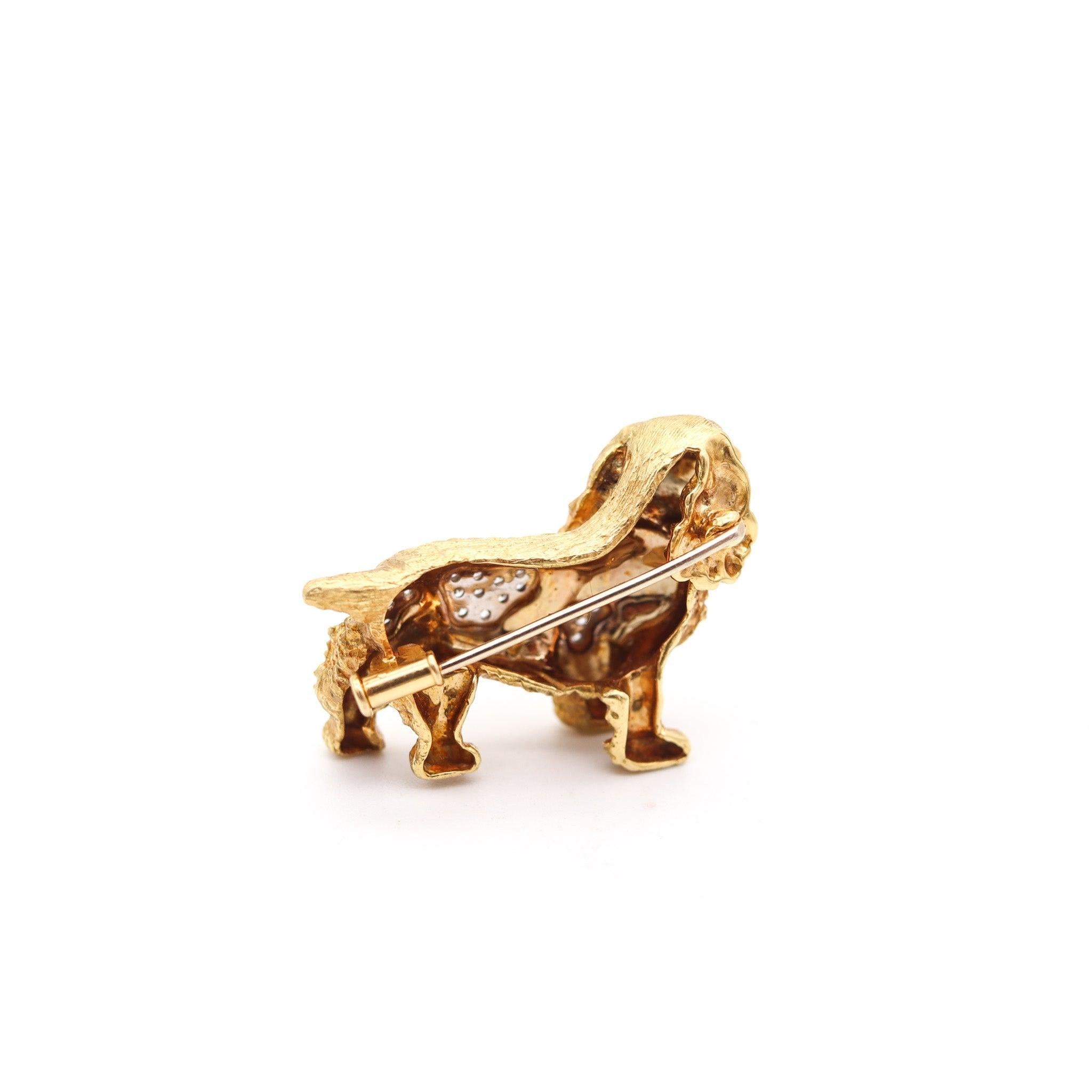 ITALIAN 1960 Dog Brooch In Solid  18Kt Yellow Gold With Diamonds And Rubies For Sale 1
