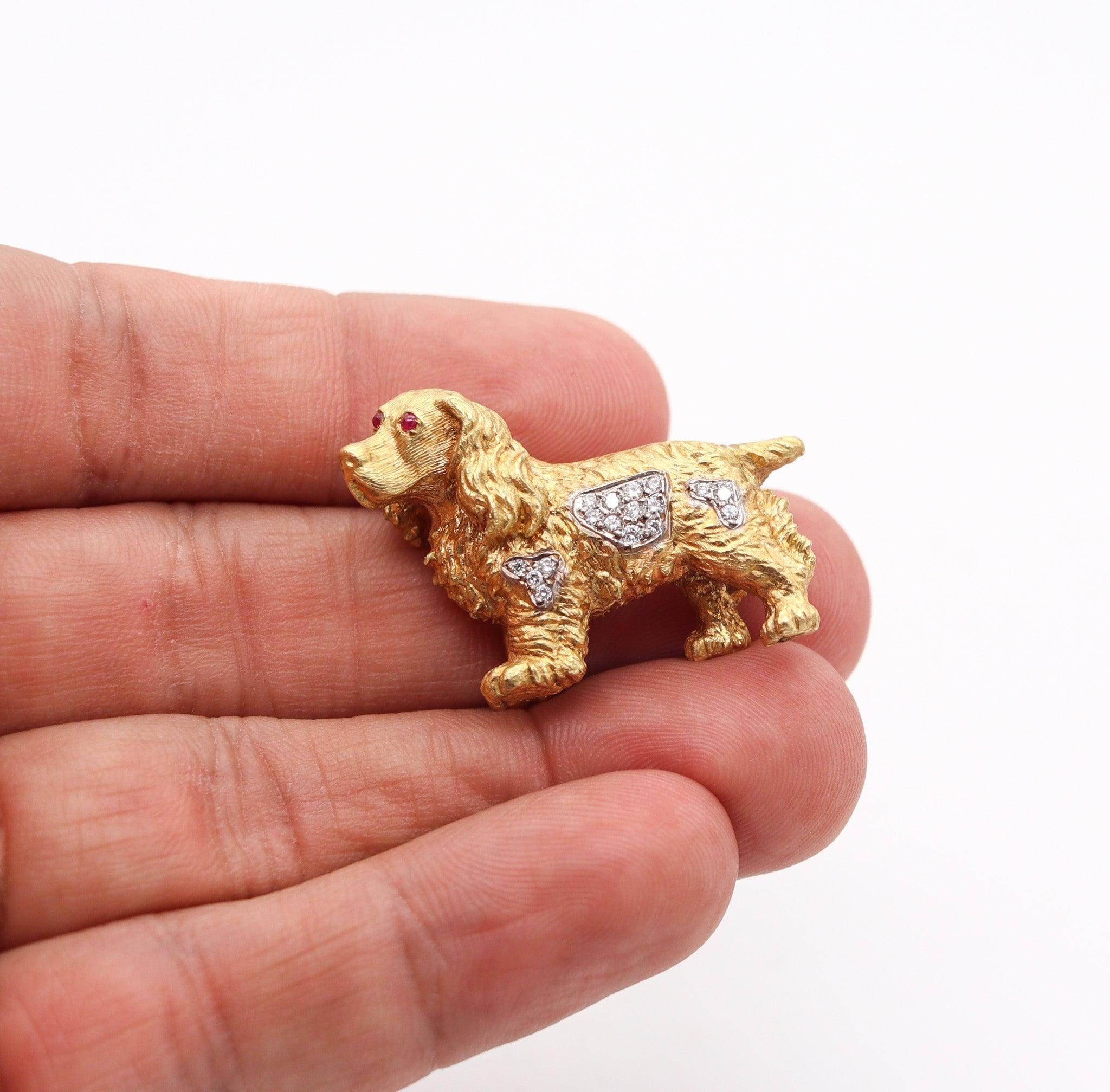 ITALIAN 1960 Dog Brooch In Solid  18Kt Yellow Gold With Diamonds And Rubies For Sale 2