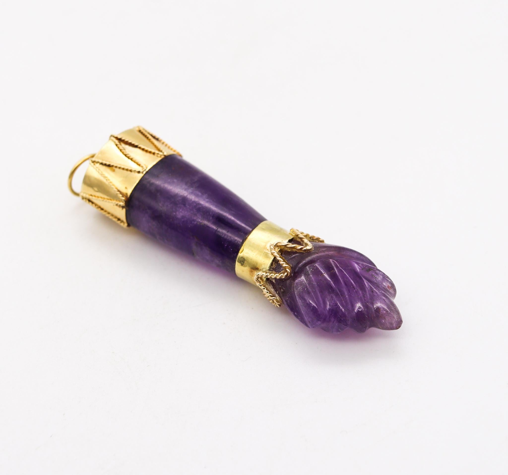 Italienischer handgeschnitzter Amethyst-Anhänger aus 18 Karat Gelbgold mit Figa-Charm, 1960 (Retro)