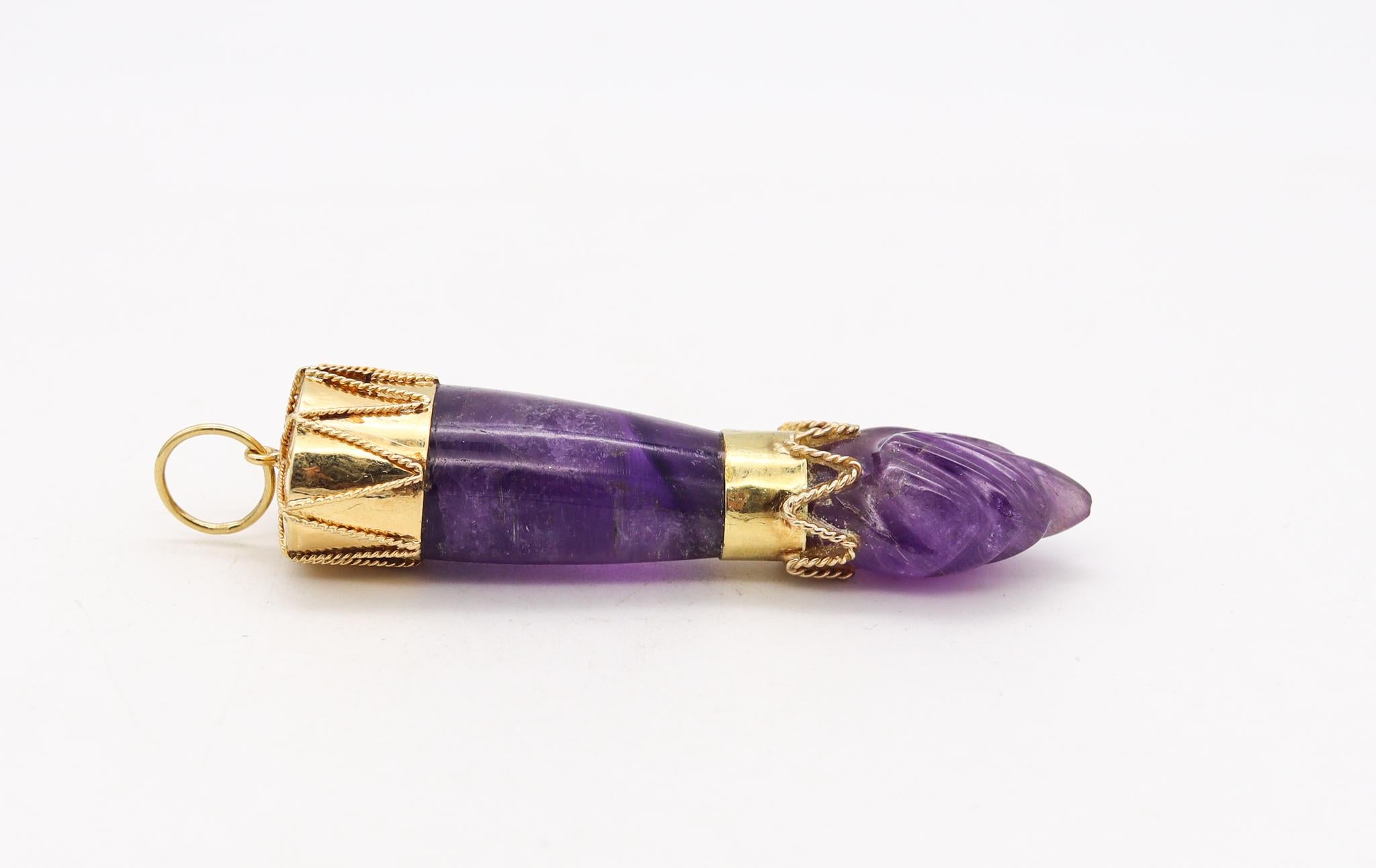 Italienischer handgeschnitzter Amethyst-Anhänger aus 18 Karat Gelbgold mit Figa-Charm, 1960 (Cabochon)