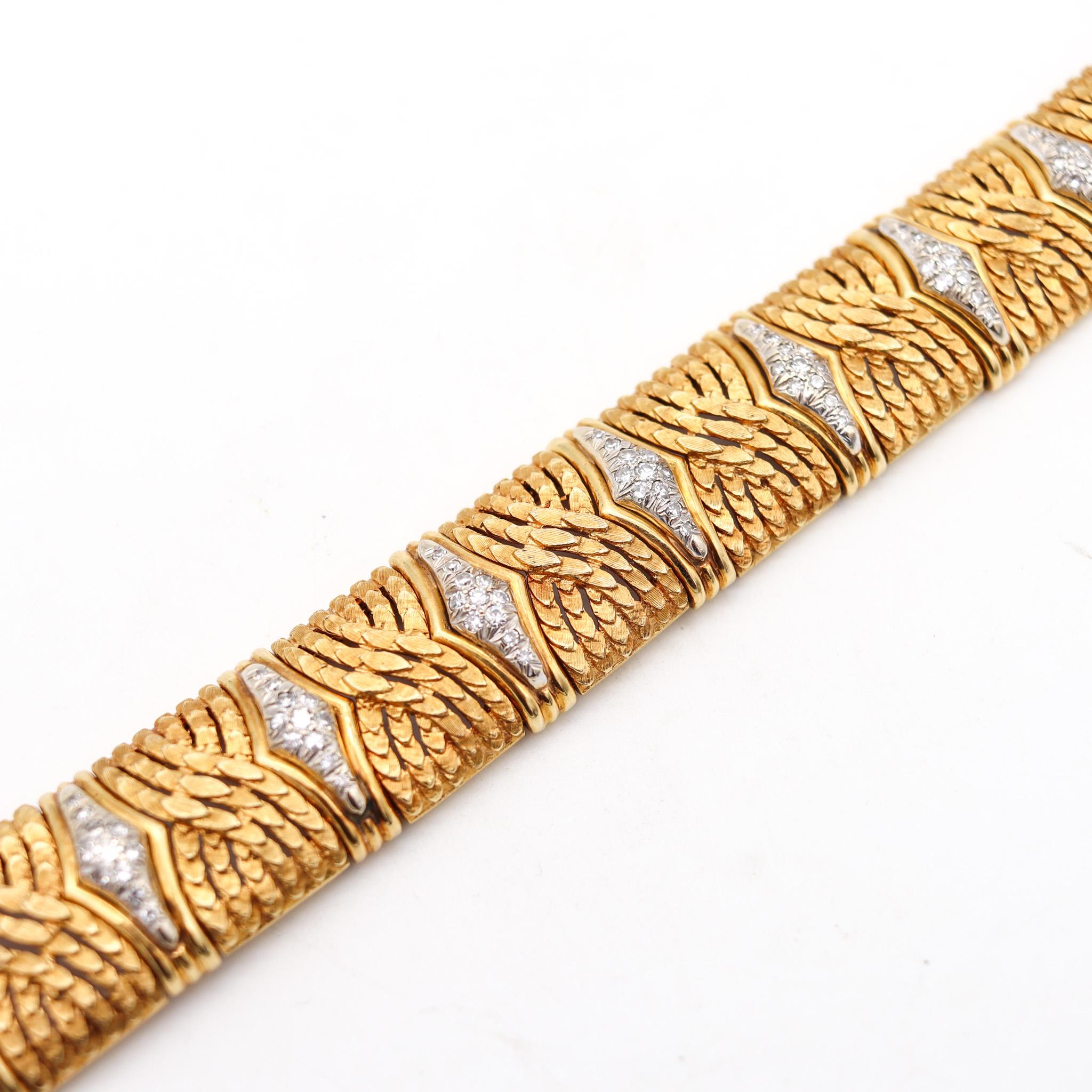 Italian 1960 Mid Century bracelet In 18Kt Yellow Gold With 1.49 Ctw In Diamonds In Excellent Condition In Miami, FL