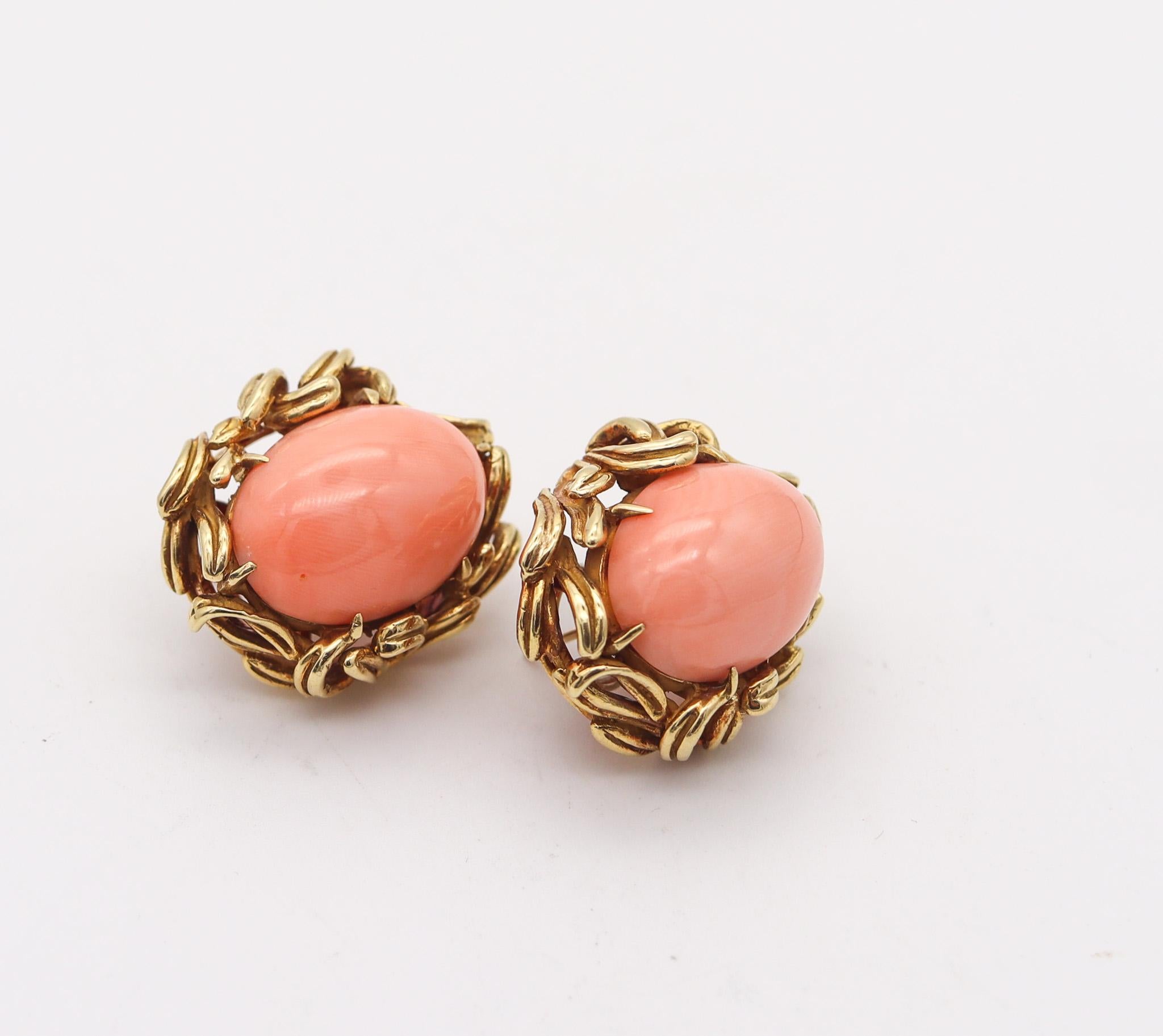 Modernist Italian 1960 Mid Century Clips Earrings In 18Kt Yellow Gold With Salmon Coral For Sale
