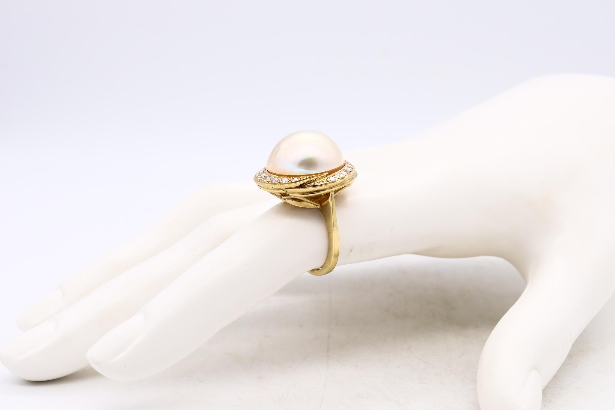 Mixed Cut Italian 1960 Mid Century Cocktail Ring in 18kt Yellow Gold Mobe Pearl & Diamonds For Sale