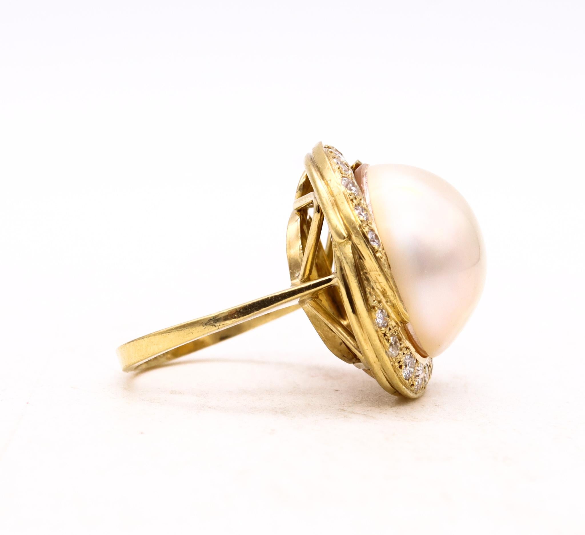 Italian 1960 Mid Century Cocktail Ring in 18kt Yellow Gold Mobe Pearl & Diamonds For Sale 1