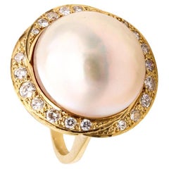 Vintage Italian 1960 Mid Century Cocktail Ring in 18kt Yellow Gold Mobe Pearl & Diamonds