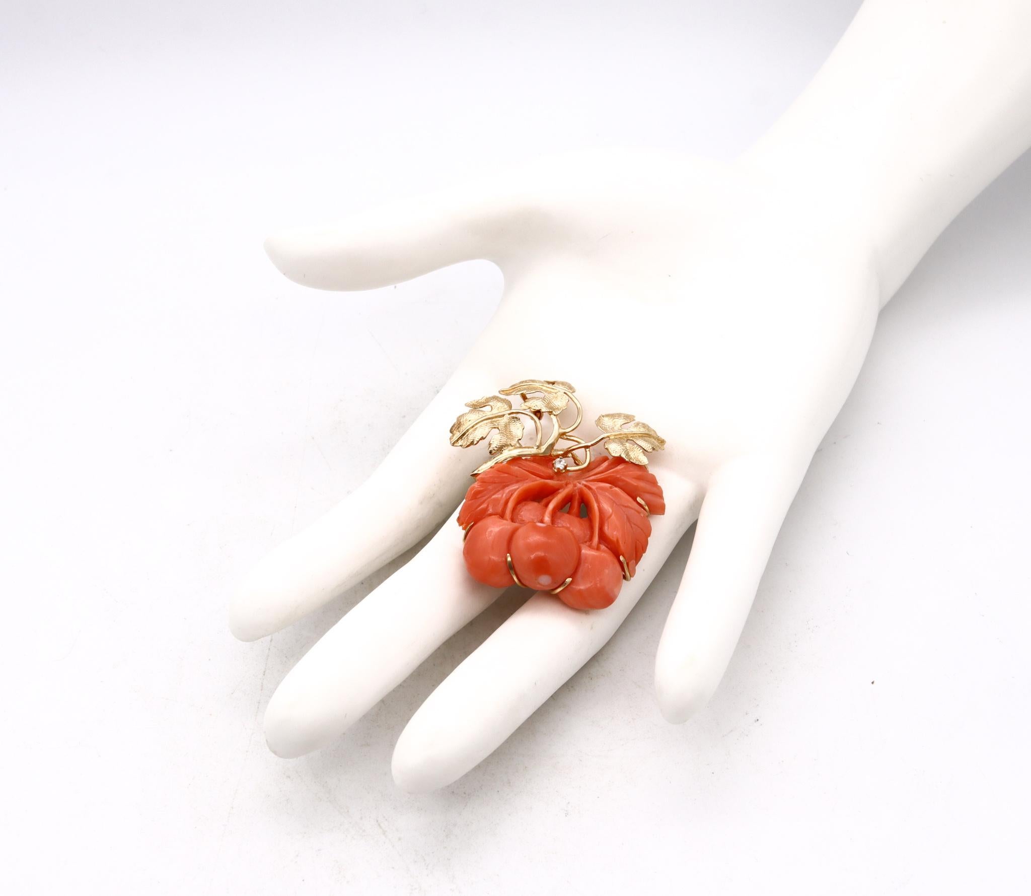 Mixed Cut Italian 1960 Mid-Century Pendant Brooch in 14kt Yellow Gold with Diamond & Coral