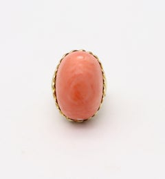 ITALIAN 1960 Modernist Fluted Cocktail Ring In 14Kt Gold With Oversized Coral