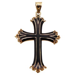 Croix néo-gothique italienne de 1960 en or jaune 18Kt émaillé noir