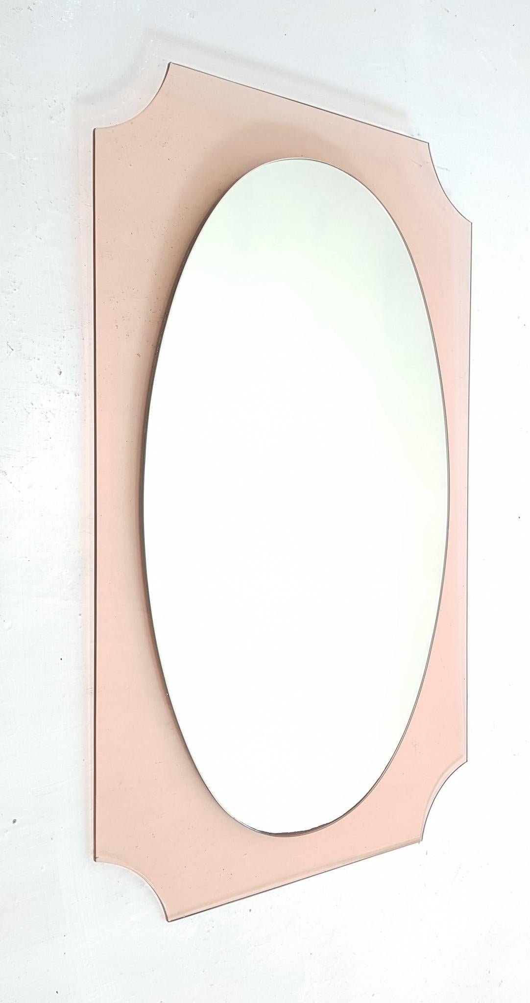 Italian 1960s Lucite Oval Wall Mirror In Good Condition In Albano Laziale, Rome/Lazio