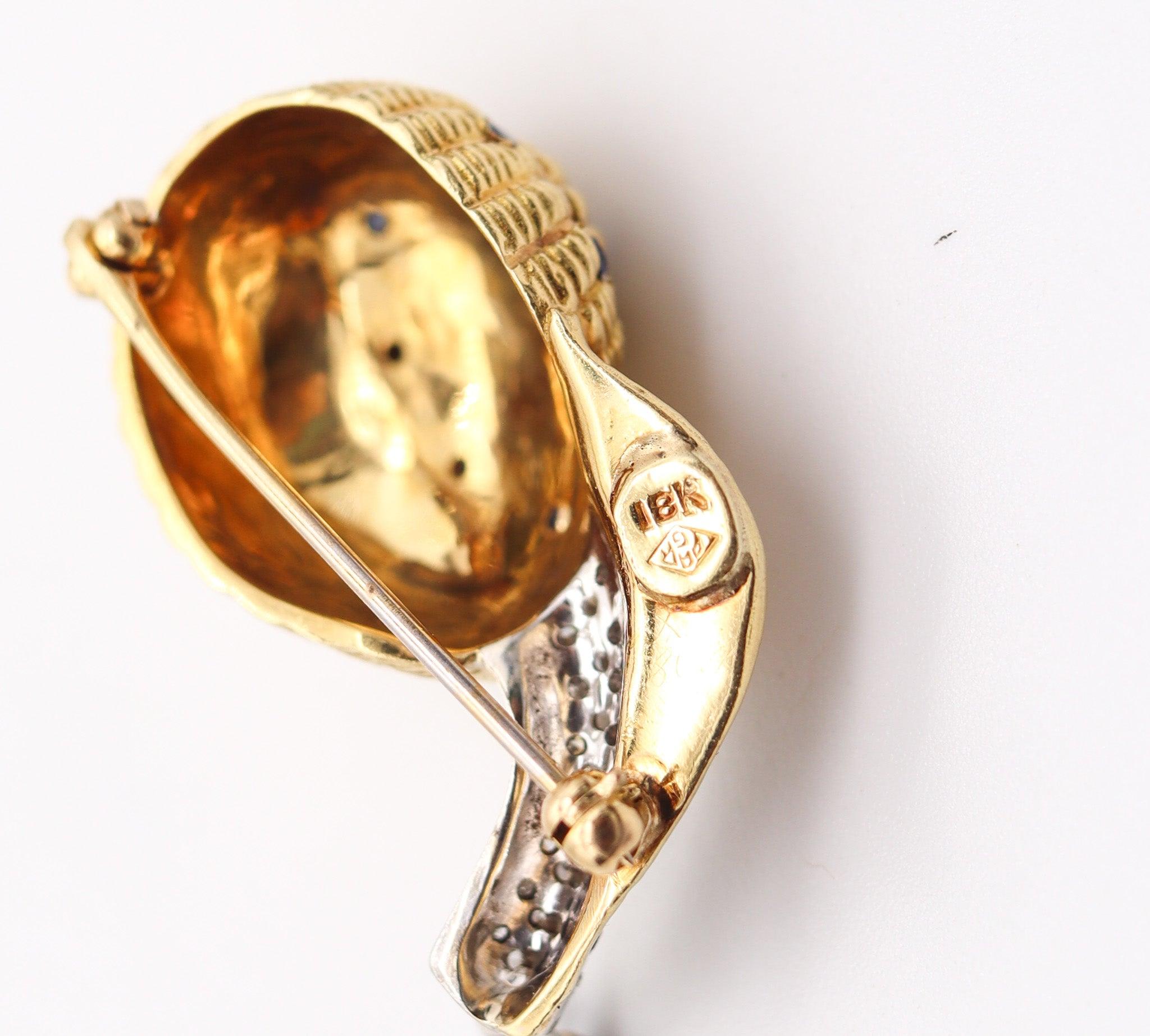 ITALIANO 1960 Broche de caracol de oro amarillo macizo de 18 quilates con diamantes y zafiros 1