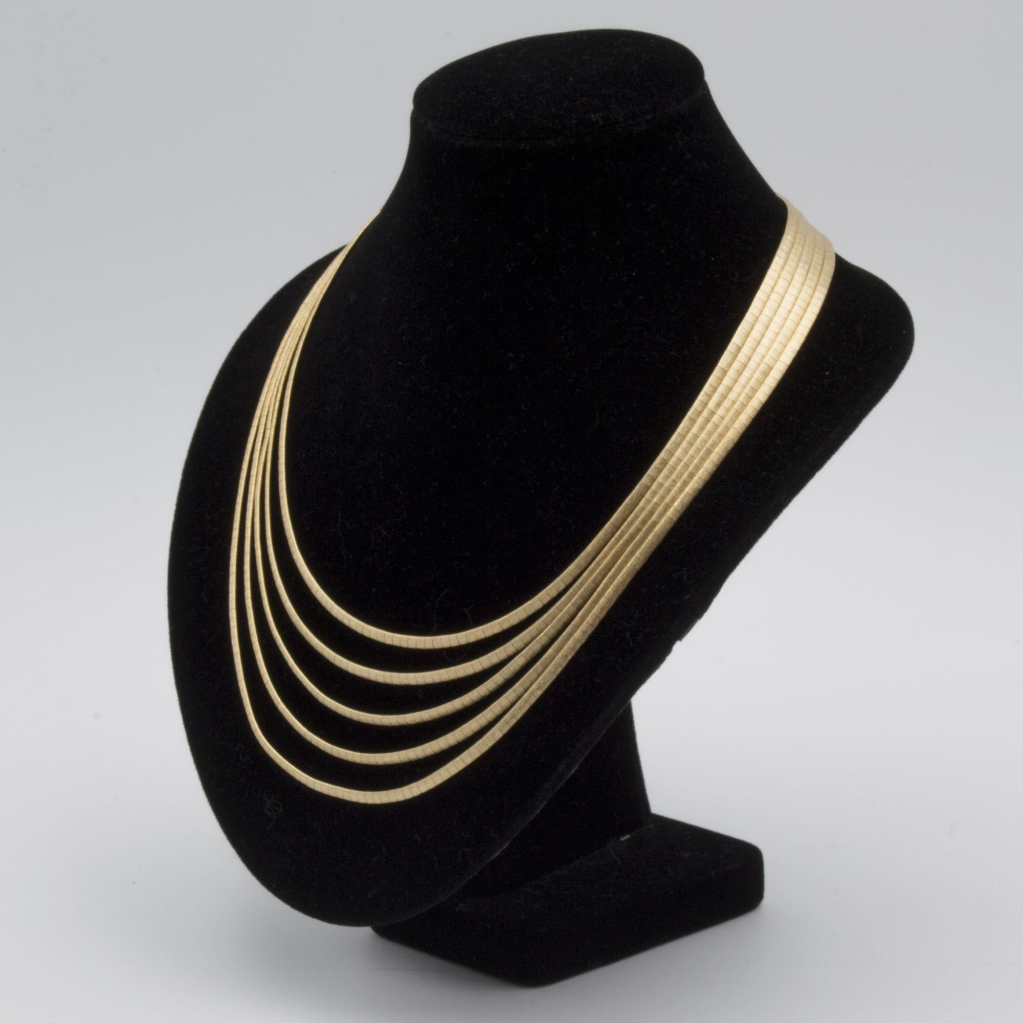 Italian 1960s 18 Karat Yellow Gold Omega Mesh Necklace In Excellent Condition In Poitiers, FR