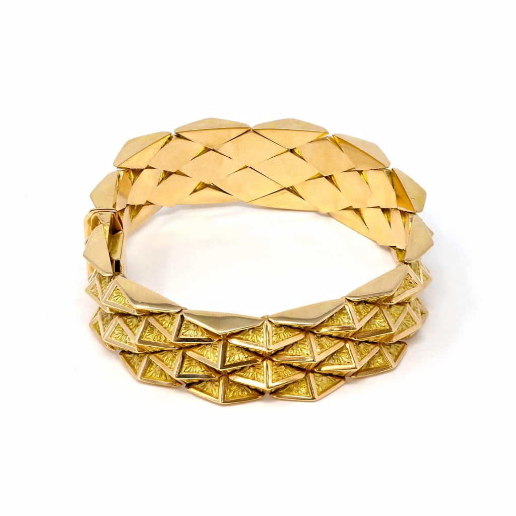 A unique 18k yellow gold pyramidal link bracelet made in the 1960’.s. This contemporary rich etched yellow gold bracelet featuring pyramidal links structure is set in 18k. This one of a kind circa 1960 bracelet is fully articulated and can be sized