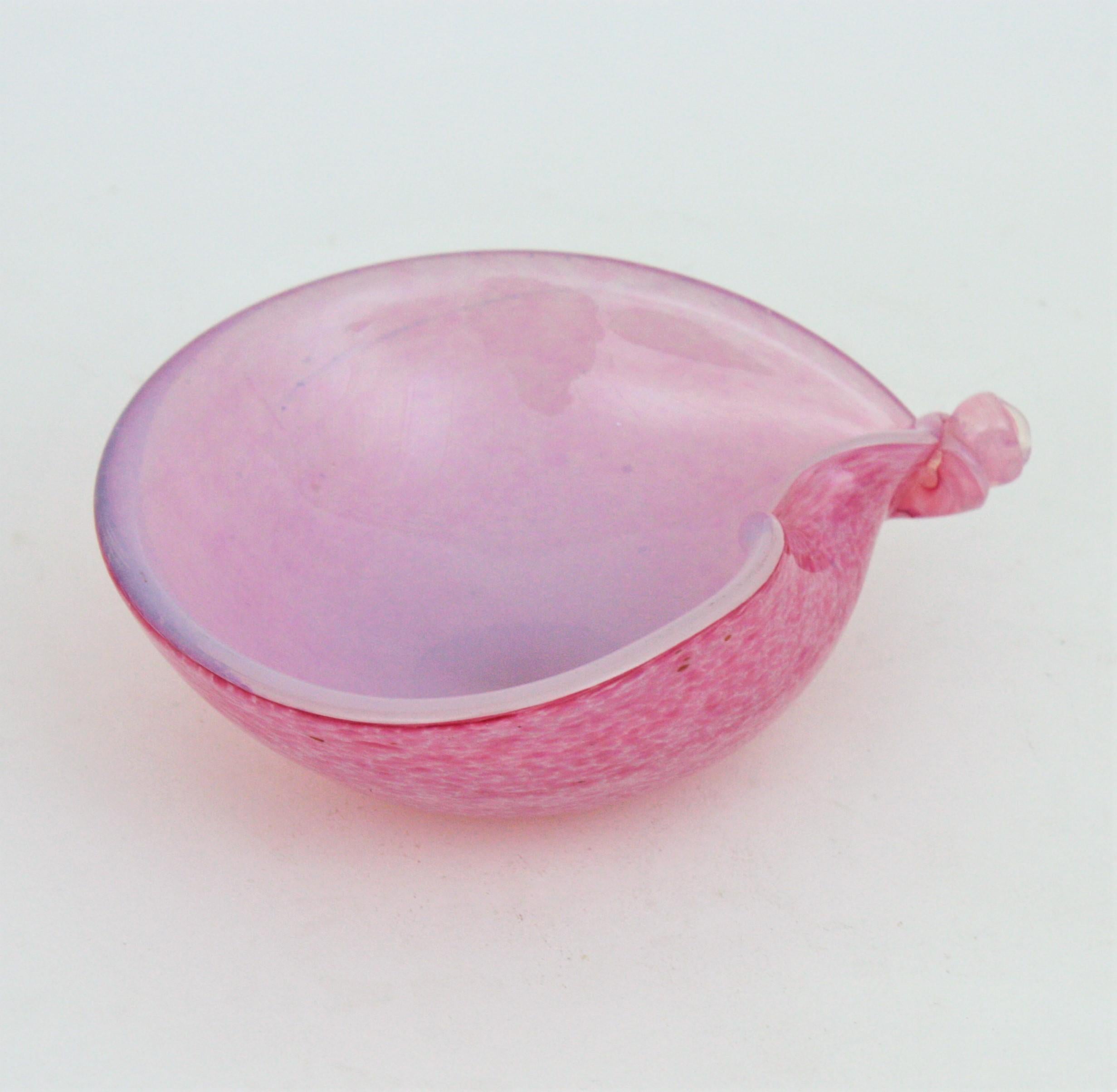 Mid-Century Modern Archimede Seguso Murano Glass Opalescent Pink White Sea Shell Bowl, Italy, 1960s For Sale
