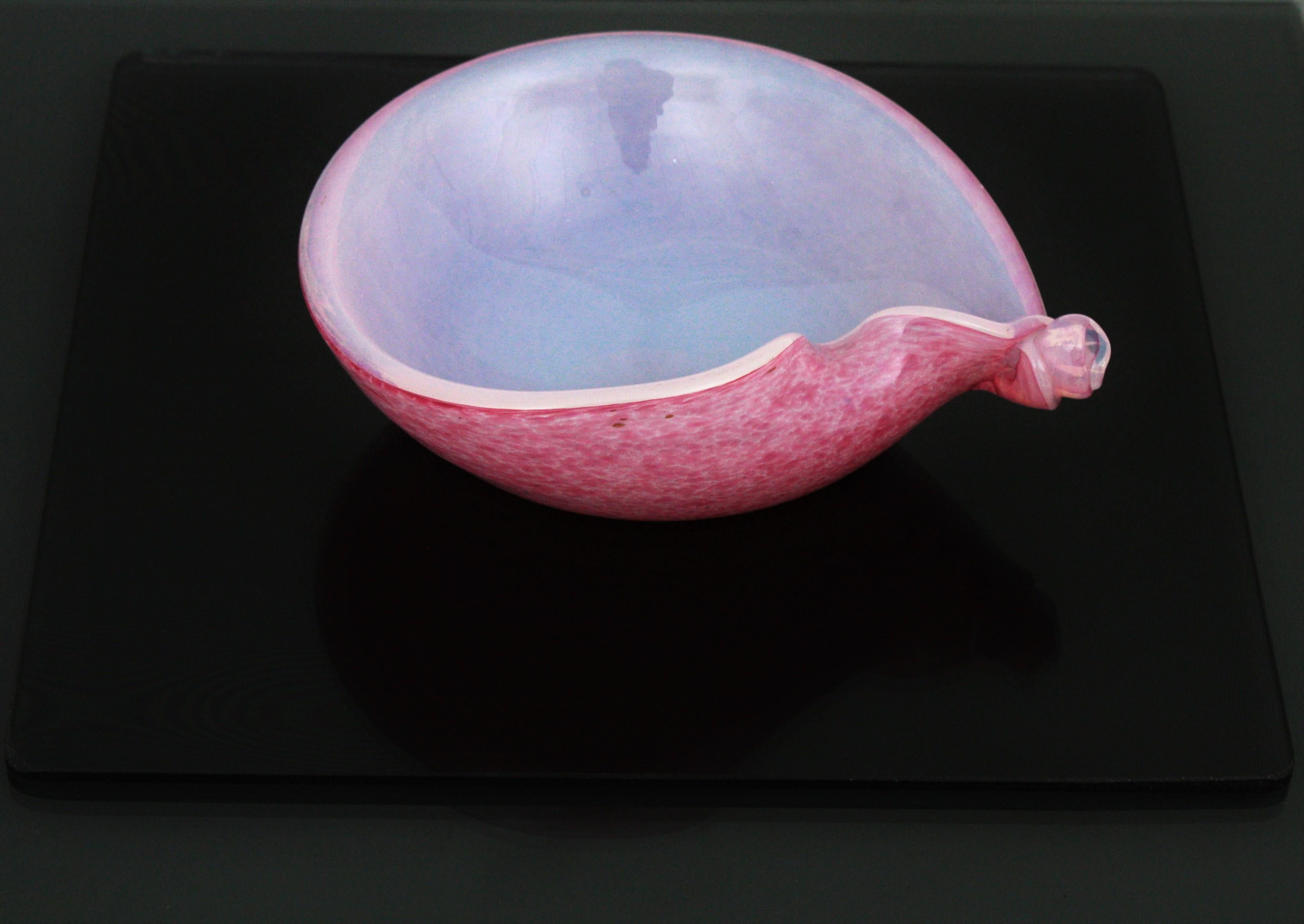 Art Glass Archimede Seguso Murano Glass Opalescent Pink White Sea Shell Bowl, Italy, 1960s For Sale