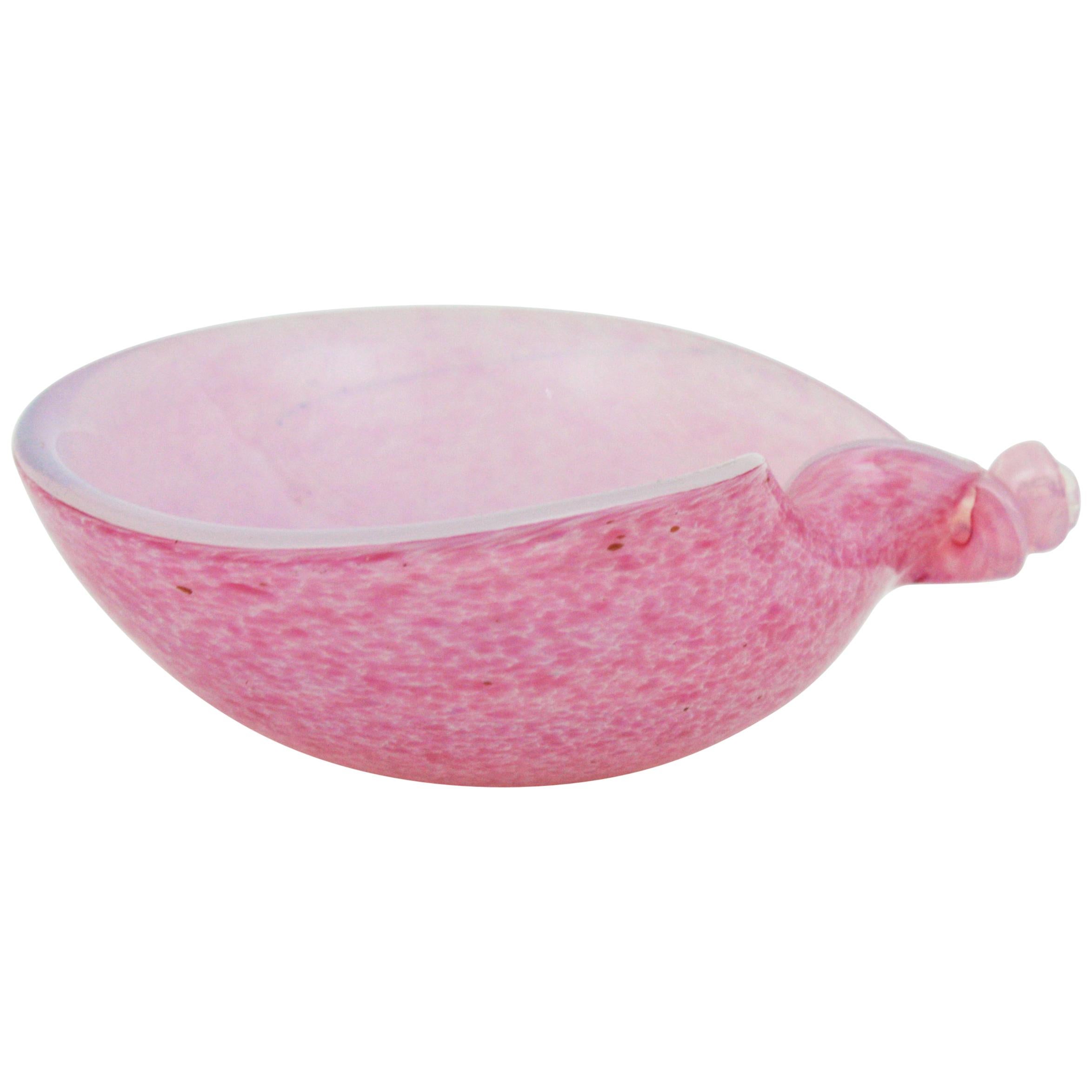 Lovely Murano hand blown pink over opaline white glass sea shell bowl / ashtray. Attributed to Archimede Seguso, Italy, 1960s.
This decorative dish or bowl will be perfect as a gift idea. Use it as candy bowl, ashtray, jewelry bowl or vide-poche.