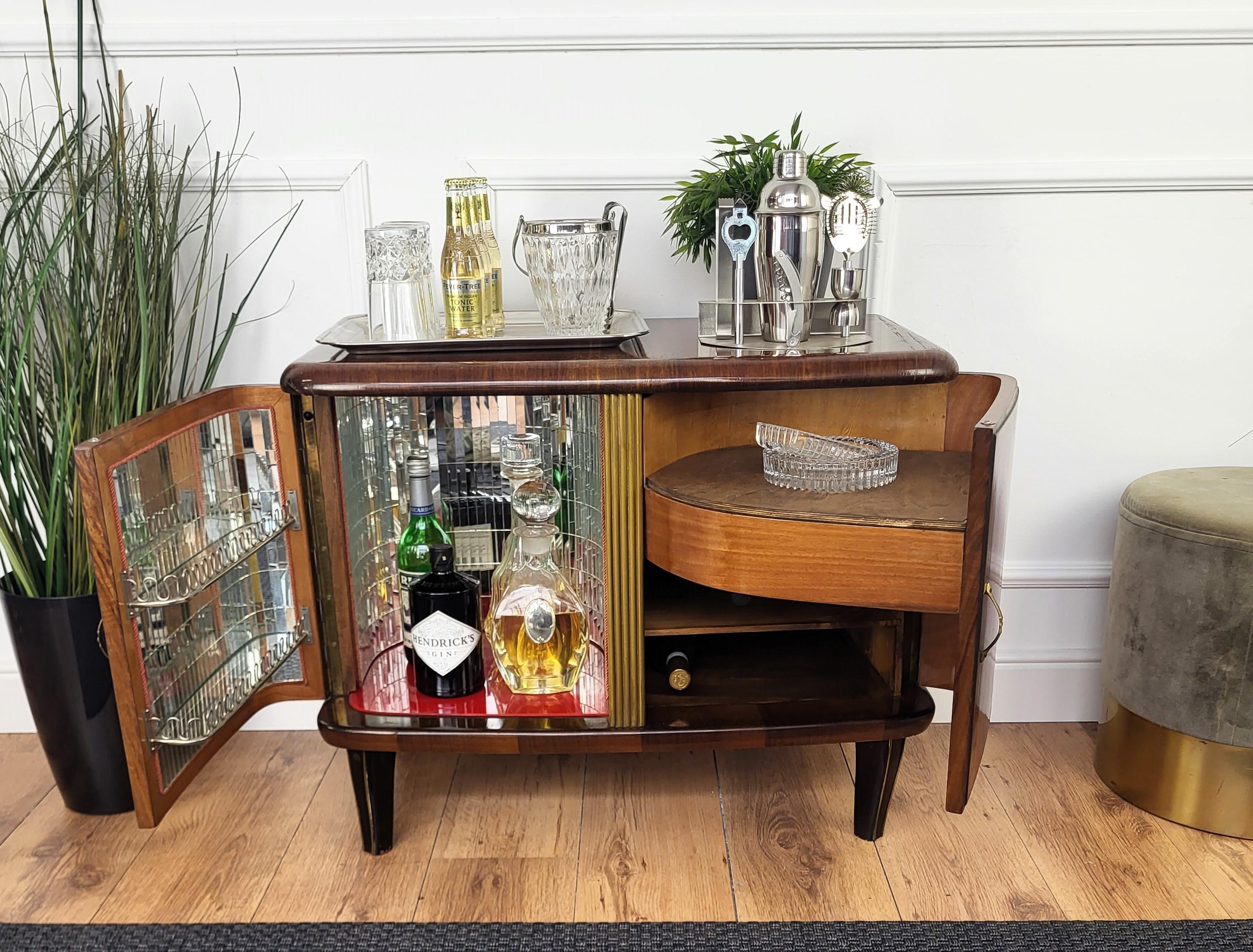 Italian 1960s Art Deco Mid-Century Burr Walnut and Mirror Mosaic Dry Bar Cabinet In Good Condition In Carimate, Como