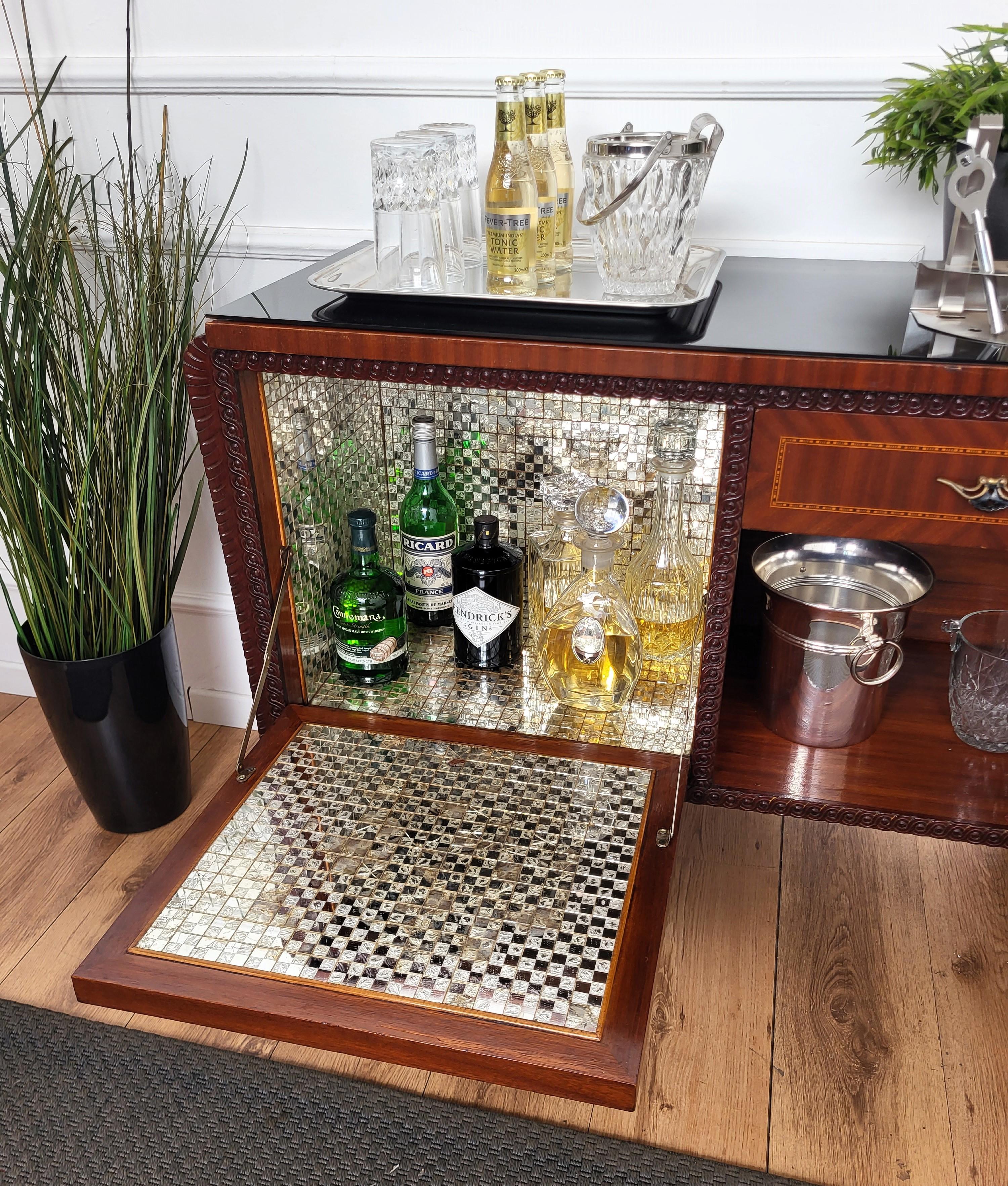 italien Italian 1960s Art Deco Midcentury Waterfall Wood Mirror Mosaic Dry Bar Cabinet en vente