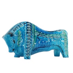 Großer italienischer Stier Rimini Blu aus den 1960er Jahren:: entworfen von Aldo Londi für Bitossi