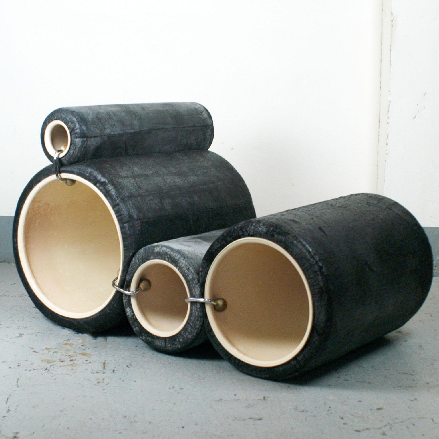 Early and original vintage style icon of the 1960s and 1970s by Joe Colombo in beautiful original condition. The Tubes can be joined in different combinations and fit one into another so that the whole chair fits into its drawstringbag.
Covered