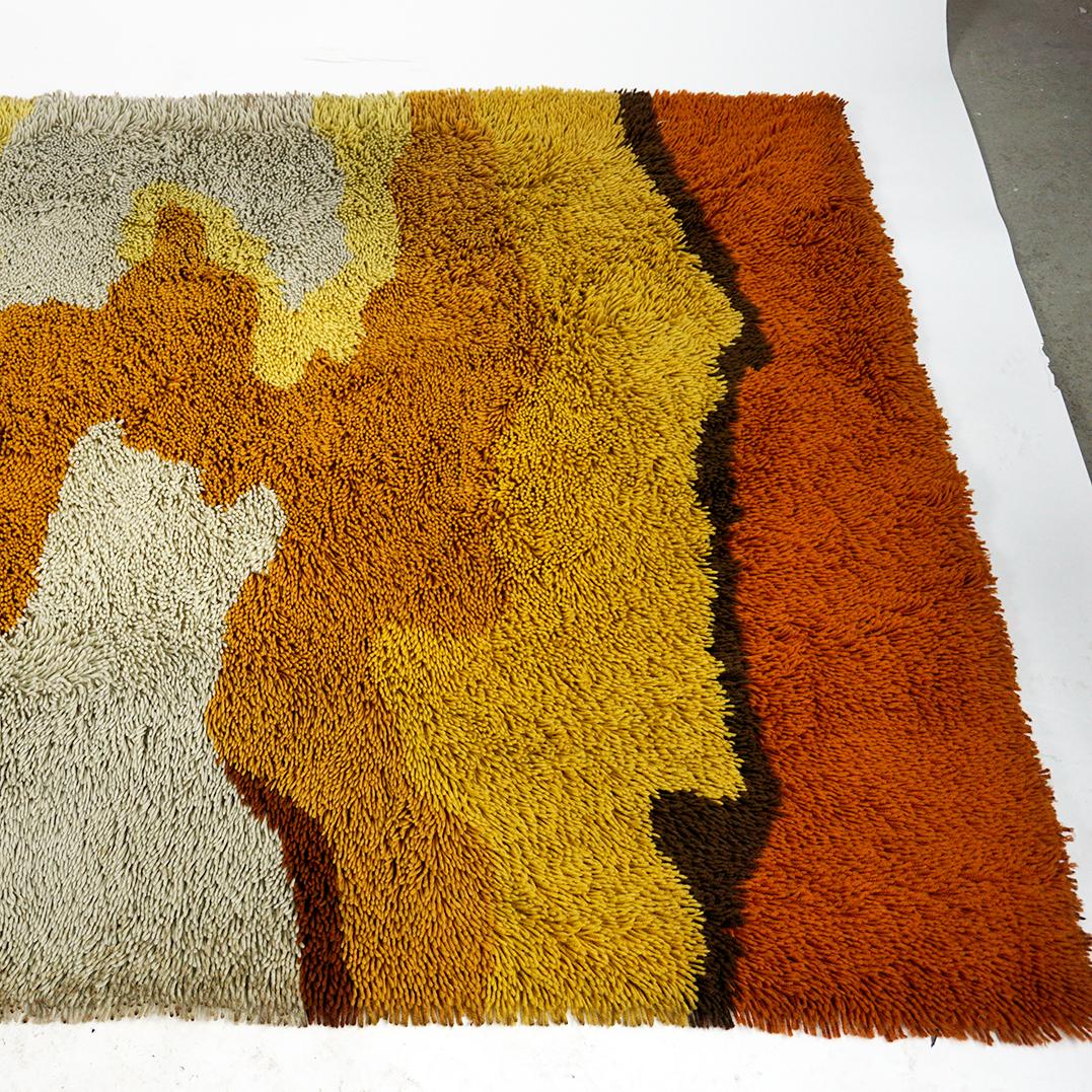 Italienischer Lounge-Teppich in gebranntem Orange und Beige aus den 1960er Jahren (Wolle) im Angebot