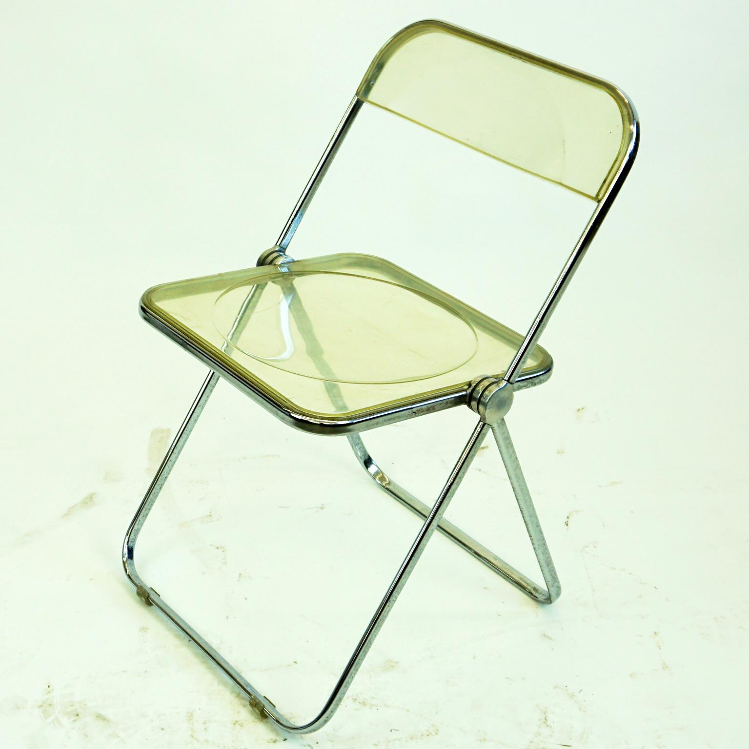 Mid-Century Modern Chaise pliante italienne des années 1960 en chrome et Lucite Plia de G. Piretti pour Castelli en vente