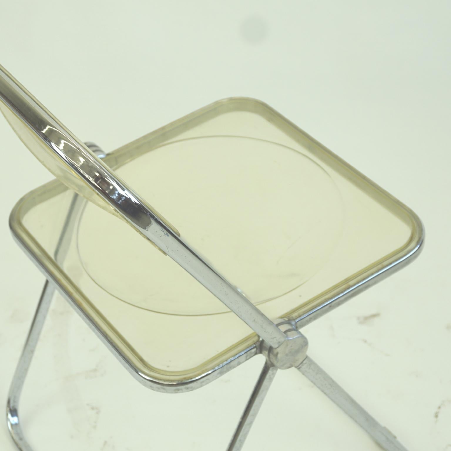Italian 1960s Chrome and Lucite Plia Folding Chair by G. Piretti for Castelli In Good Condition For Sale In Vienna, AT