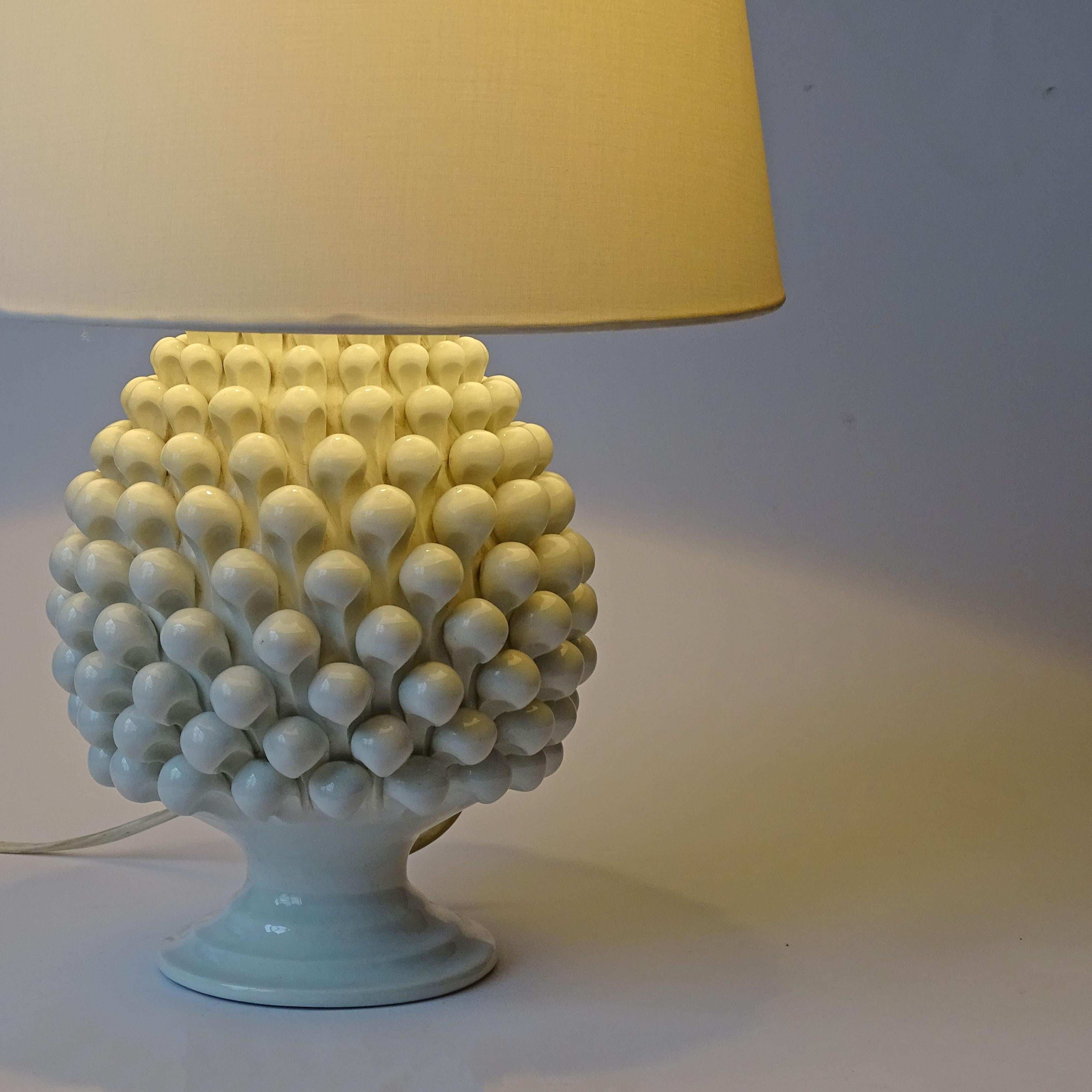 Mid-Century Modern Italian 1960s Ferlaro White Ceramic Pine Cone Table Lamp For Sale