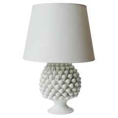 Lampada da tavolo a pigna in ceramica bianca Ferlaro del 1960