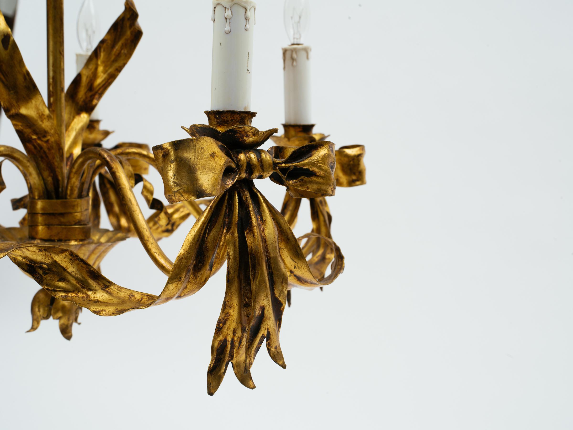Italian 1960s Gilt Tole Ribbon Chandelier In Good Condition In New York, NY