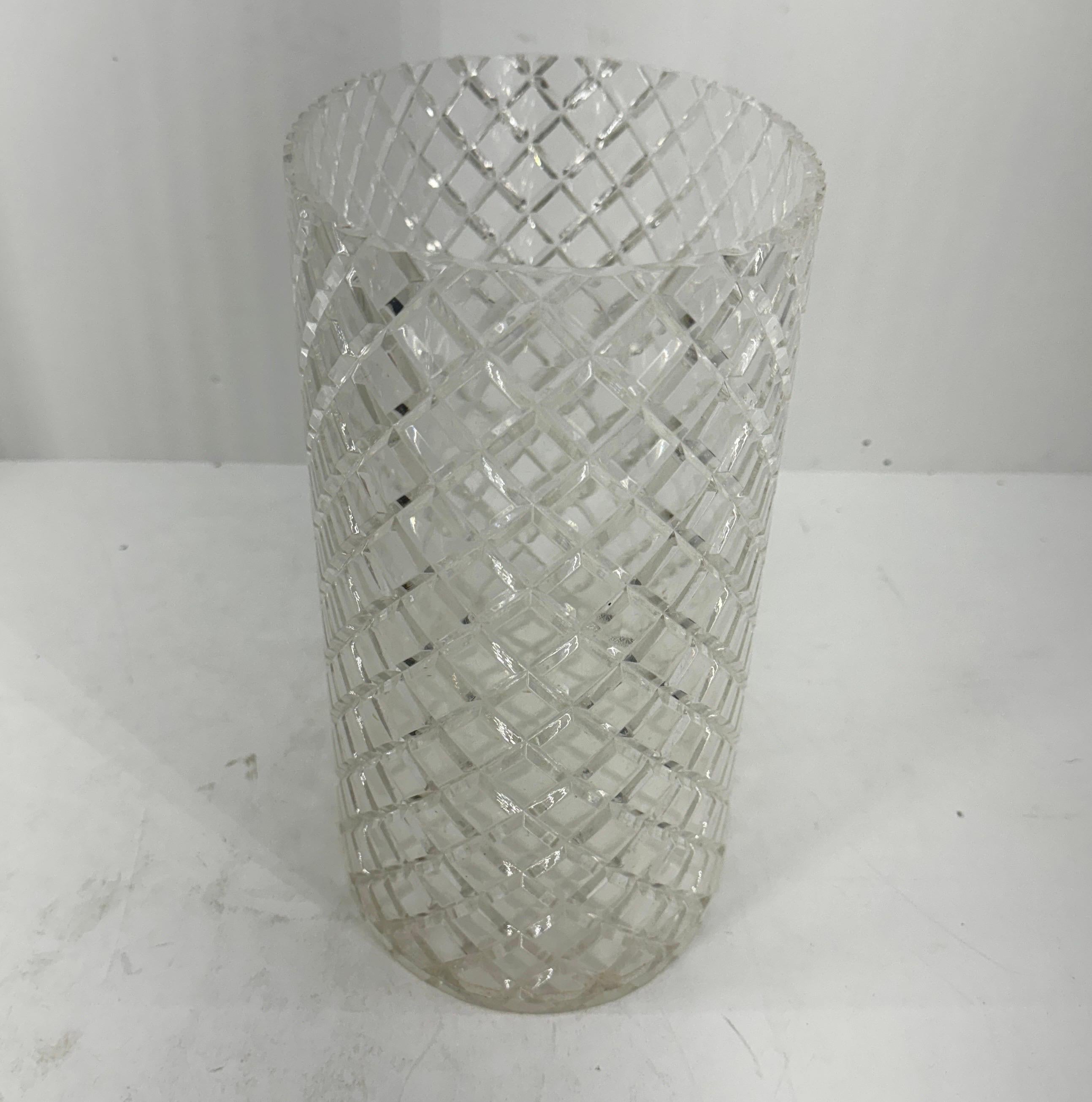 Set da bagno con cesto e cestino per rifiuti in lucite spessa, anni '60, italiano in vendita 6