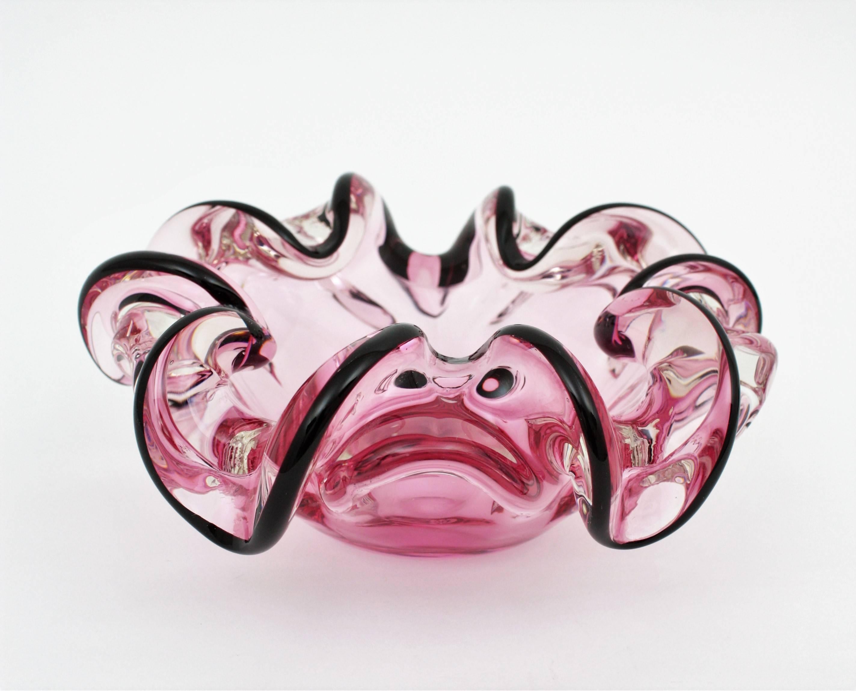 Gorgeous handblown Murano art glass bowl in pink and black colors. The black edge cased into pink glass and the large size make this Murano glass piece highly decorative. Lovely to be used as candy bowl, jewelry bowl or vide-poche, Italy