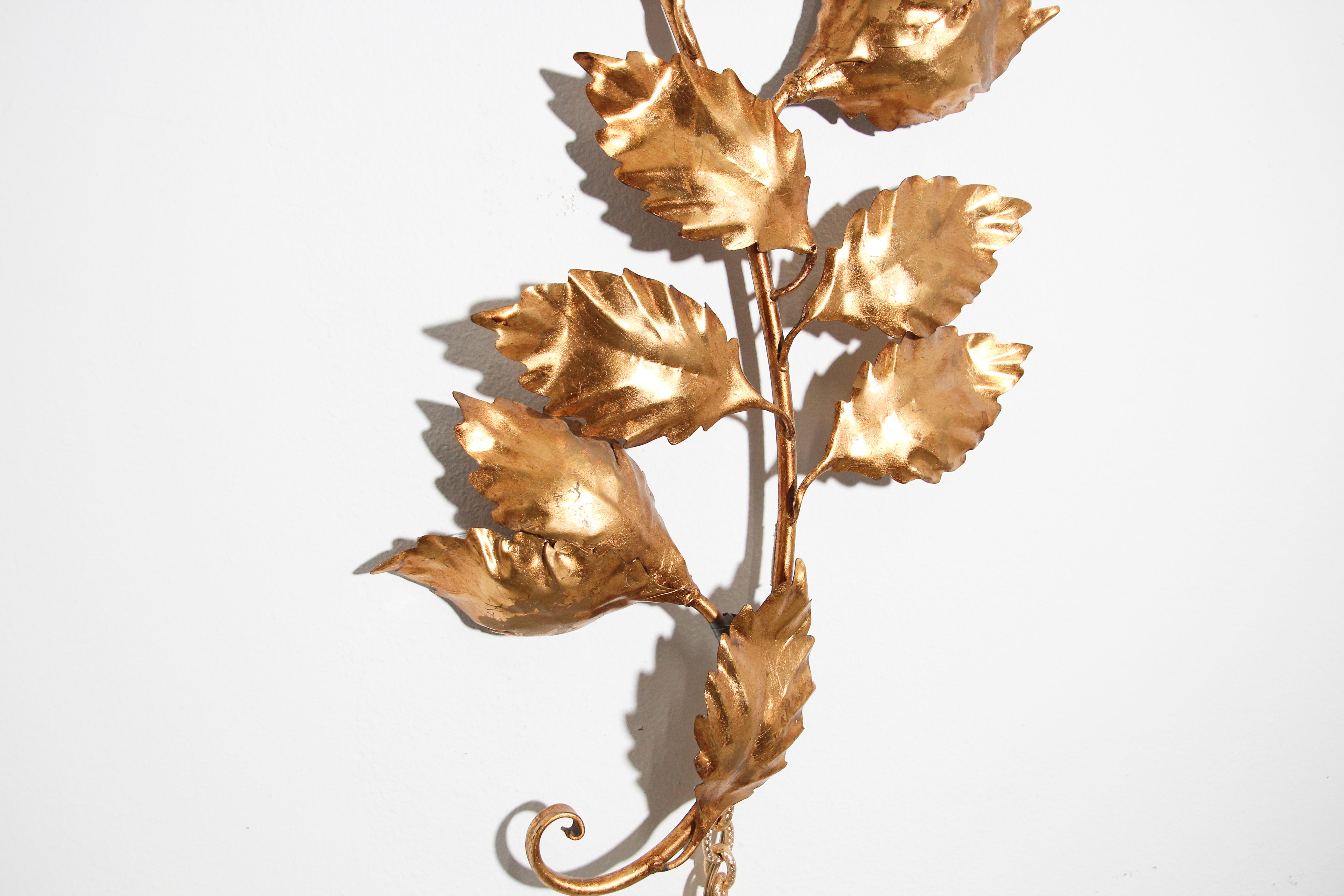 Italian 1960s Hollywood Regency Gilt Metal Wall Sconce, by Hans Kogl For Sale 3