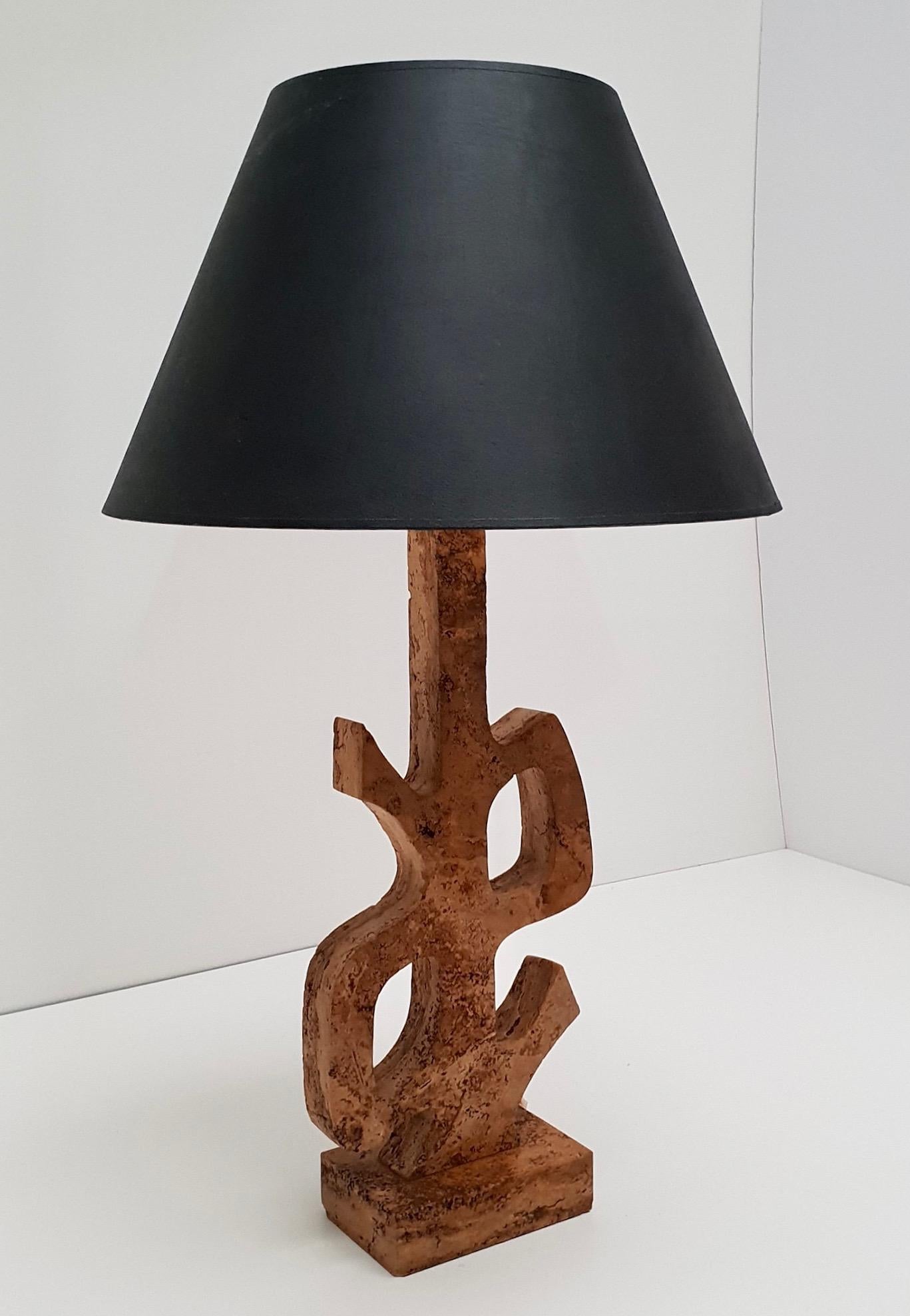 Rara Italian marble sculptural midcentury table lamp.

Dimensions base:
Width 24 cm, depth 12 cm, height 62 cm, without socket 55 cm. Weight 8 kg.
Height with shade 85 cm, diameter shade 50 cm.
The lamp shade is not included in the price.