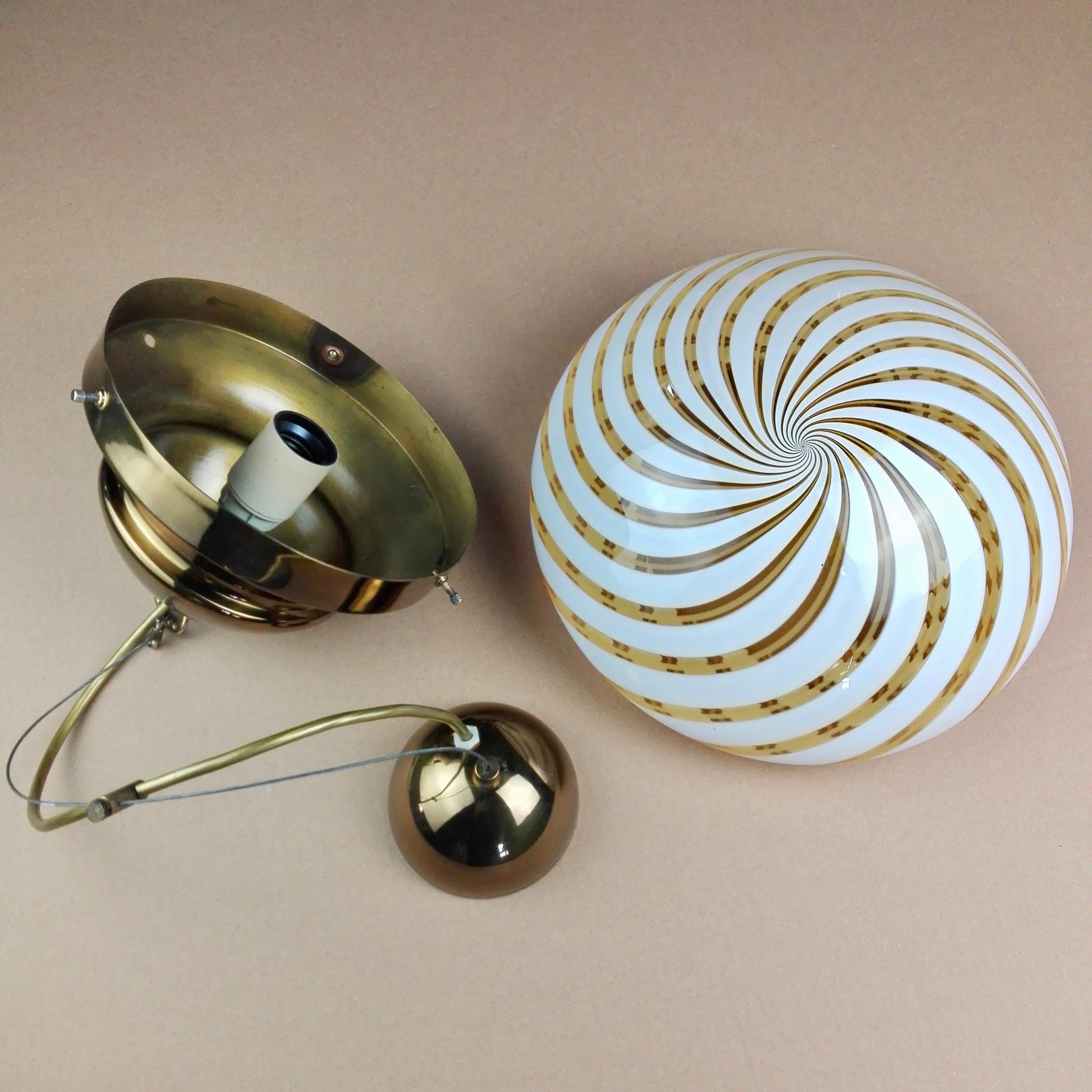 Italian 1960s Murano Hand Blown Glass and Brass Pendant Lamp 4