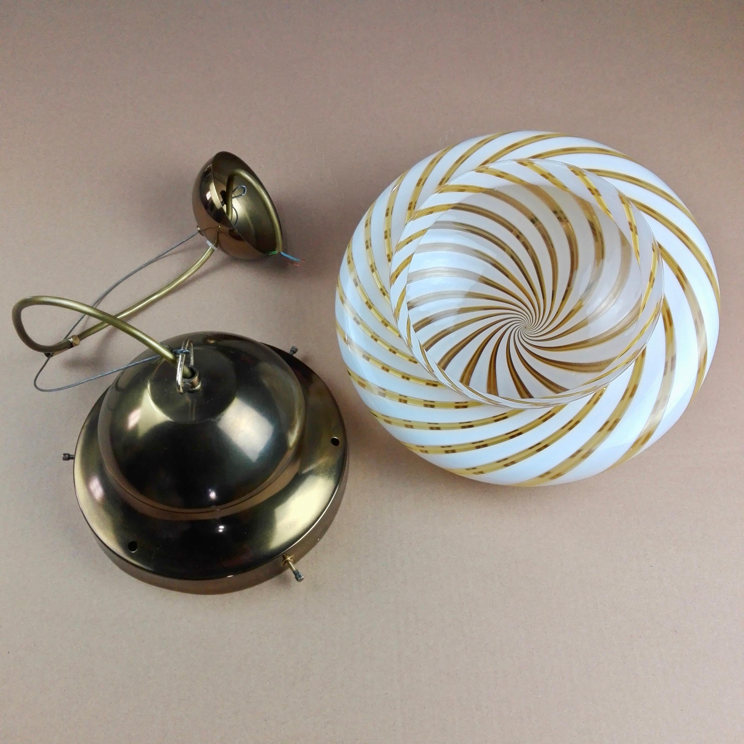 Italian 1960s Murano Hand Blown Glass and Brass Pendant Lamp 3
