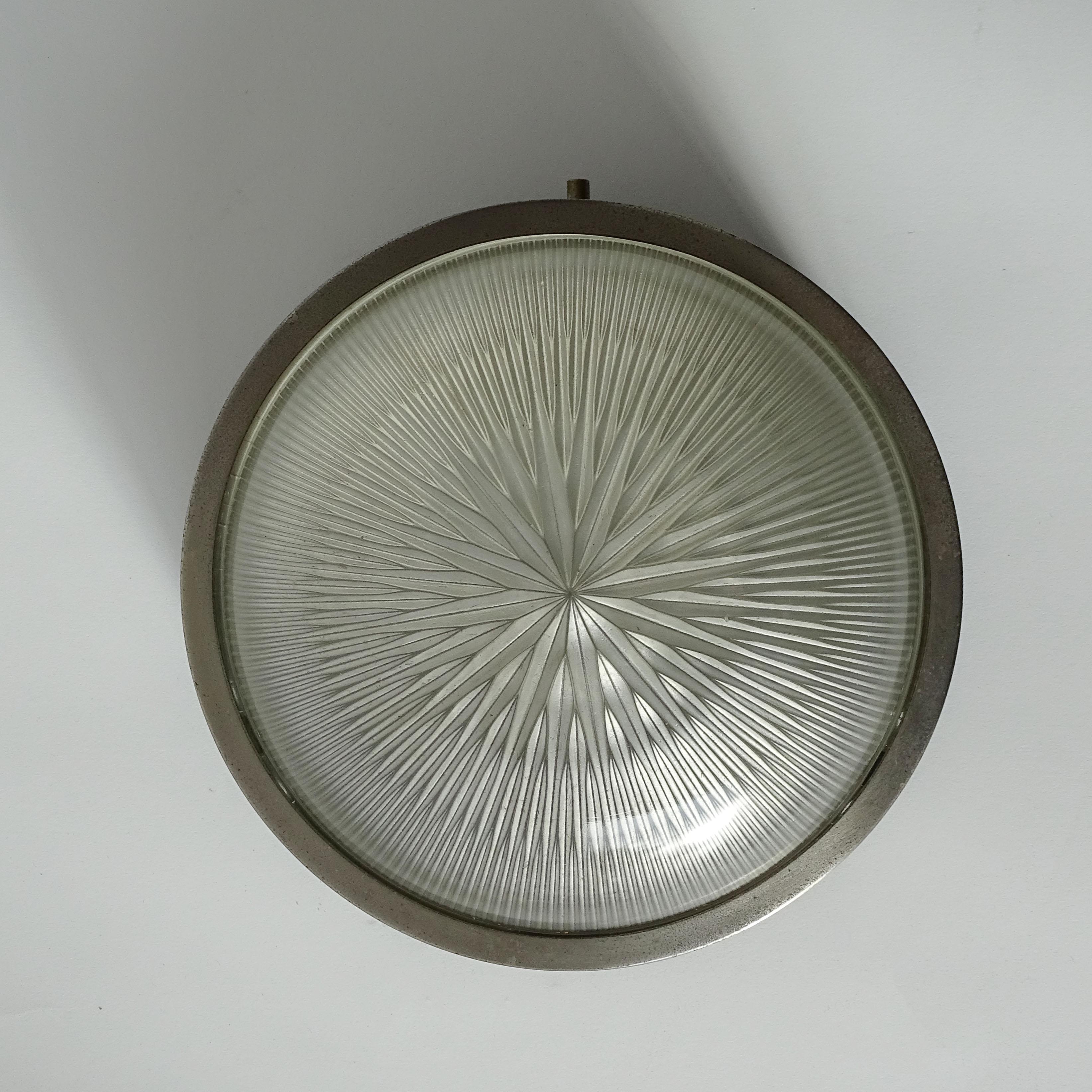 Italian 1960s Nickel and Glass Wall Lamp In Good Condition For Sale In Milan, IT