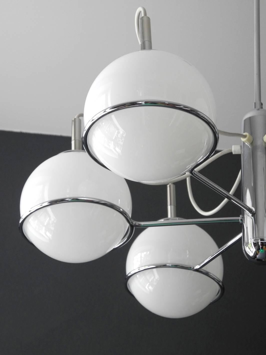 Italian 1960s Pop Art Space Age Chrome Ceiling Lamp with Six Glass Balls In Excellent Condition In München, DE